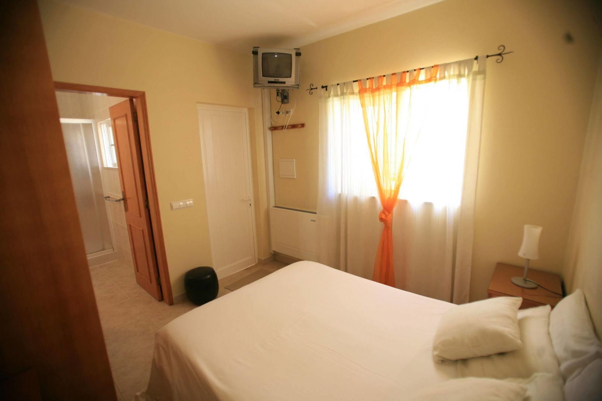 Flow House - Surf Kite Surf School Bed & Breakfast