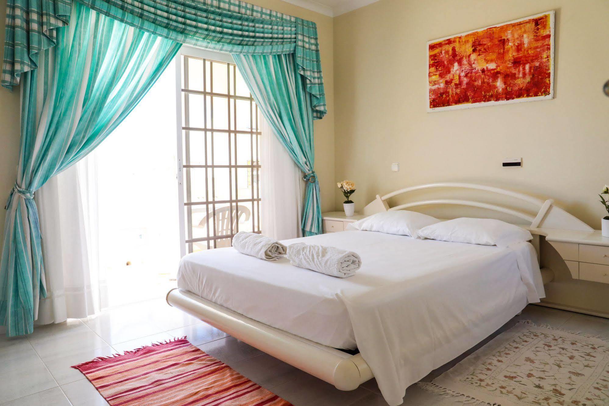 Flow House - Surf Kite Surf School Bed & Breakfast