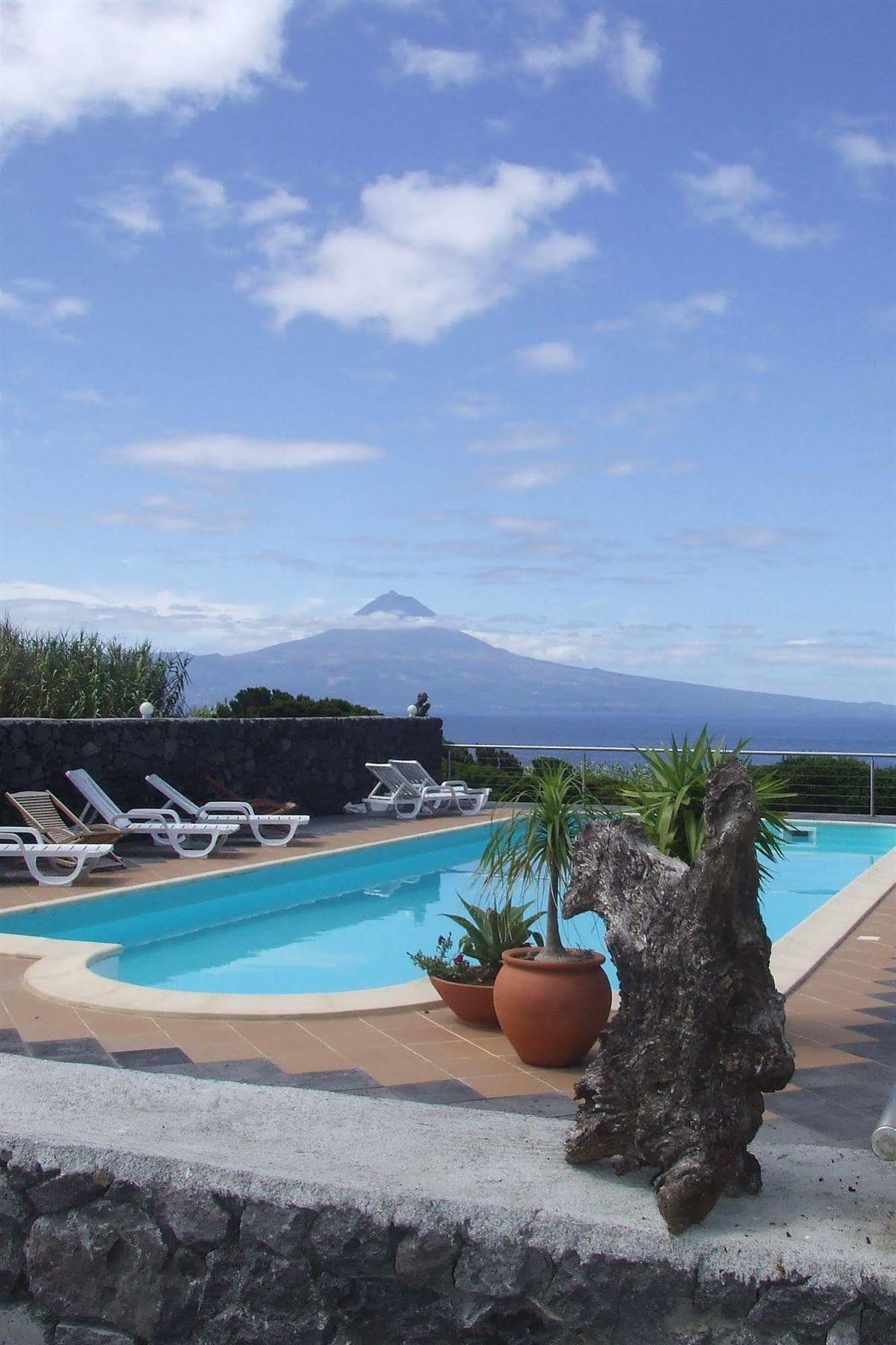 Guest house Cantinho Buganvilias At**** 4*