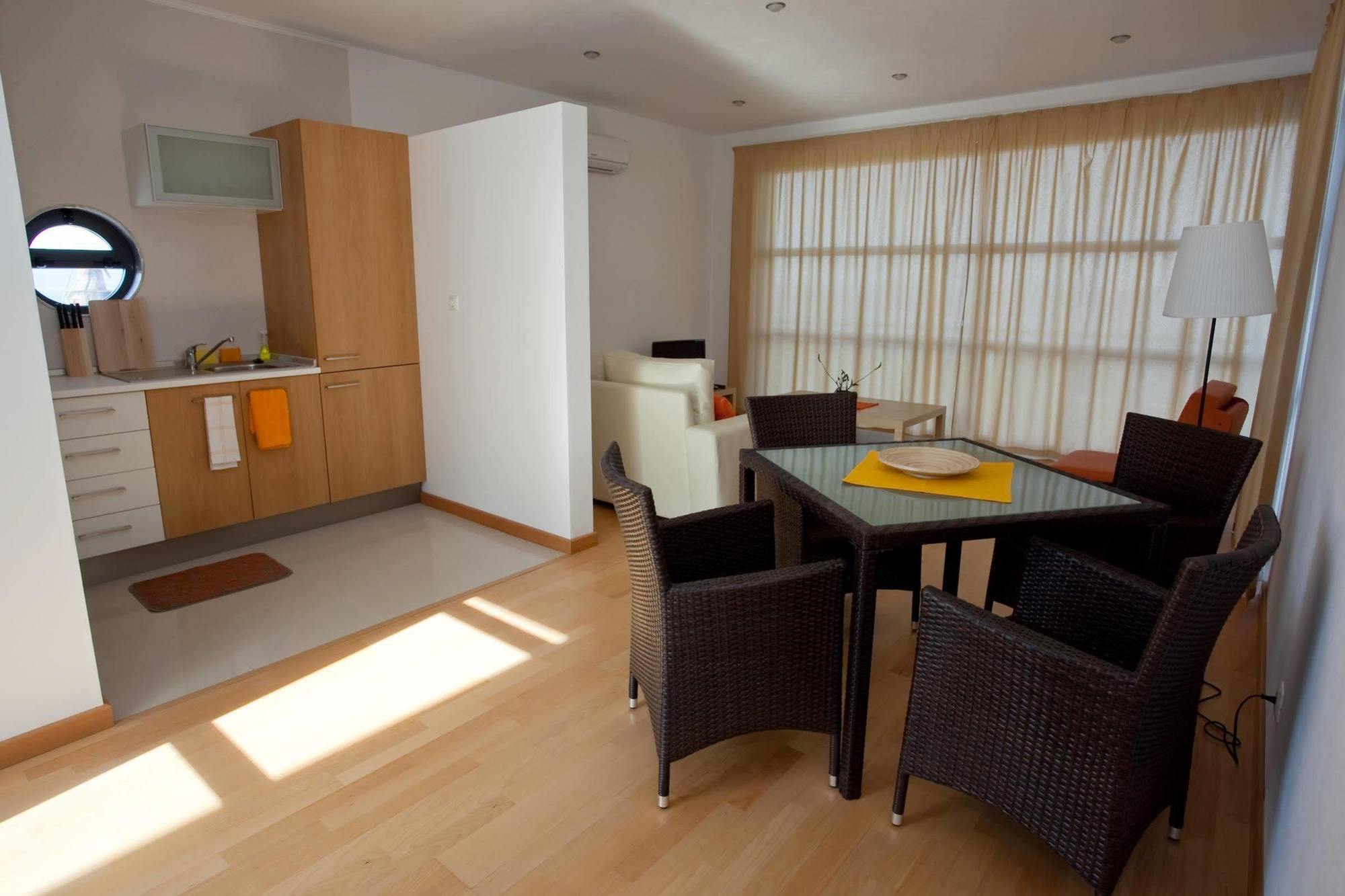 Cantinho Buganvilias At**** Guest house