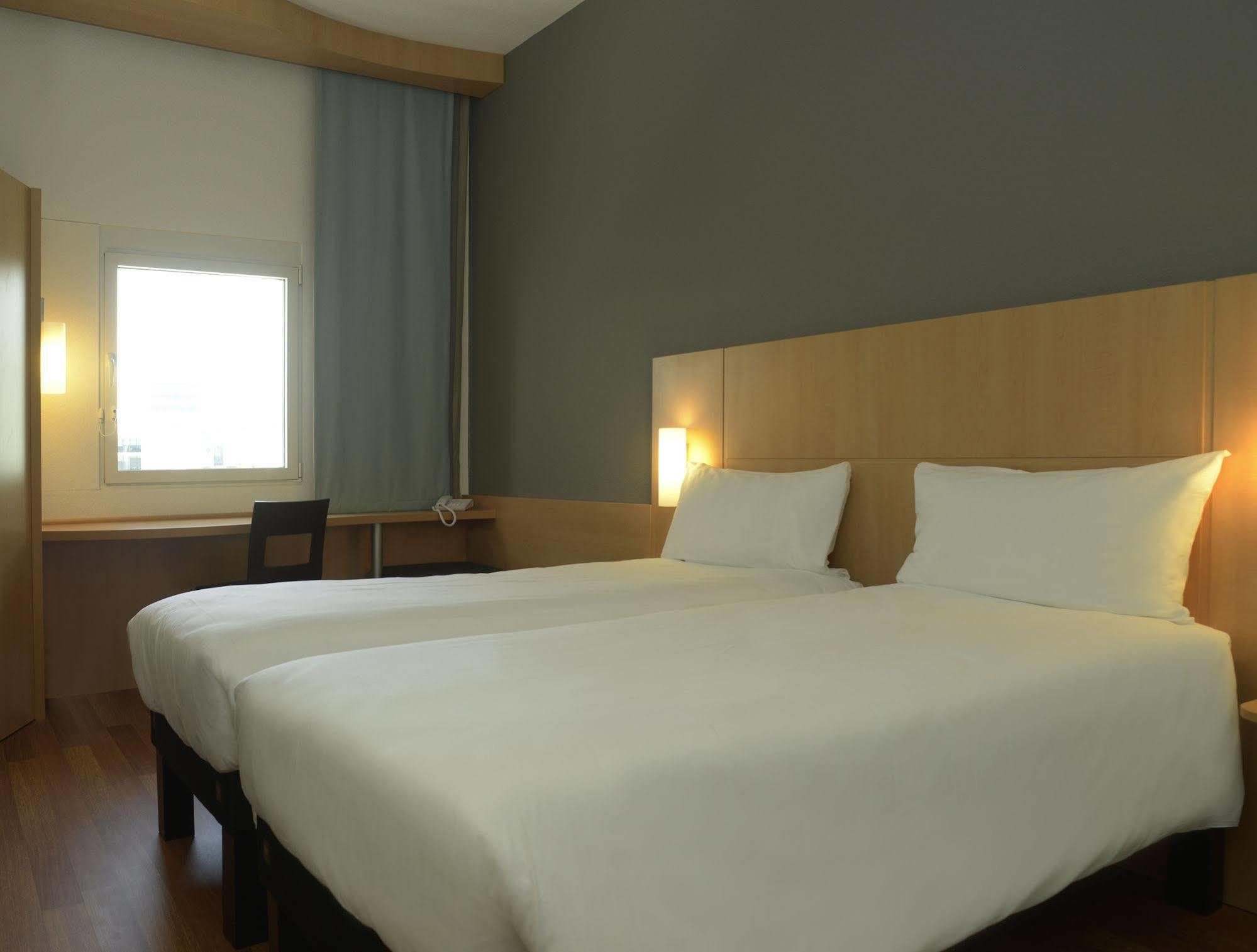 Ibis Parque Nacoes Hotel 3*