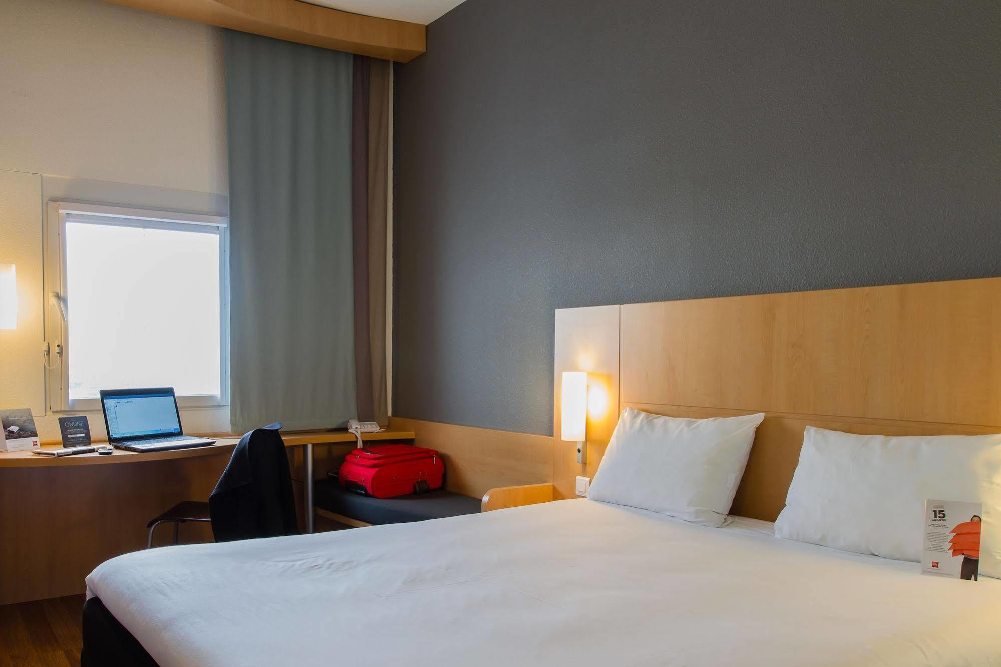 Ibis Parque Nacoes Hotel 3*