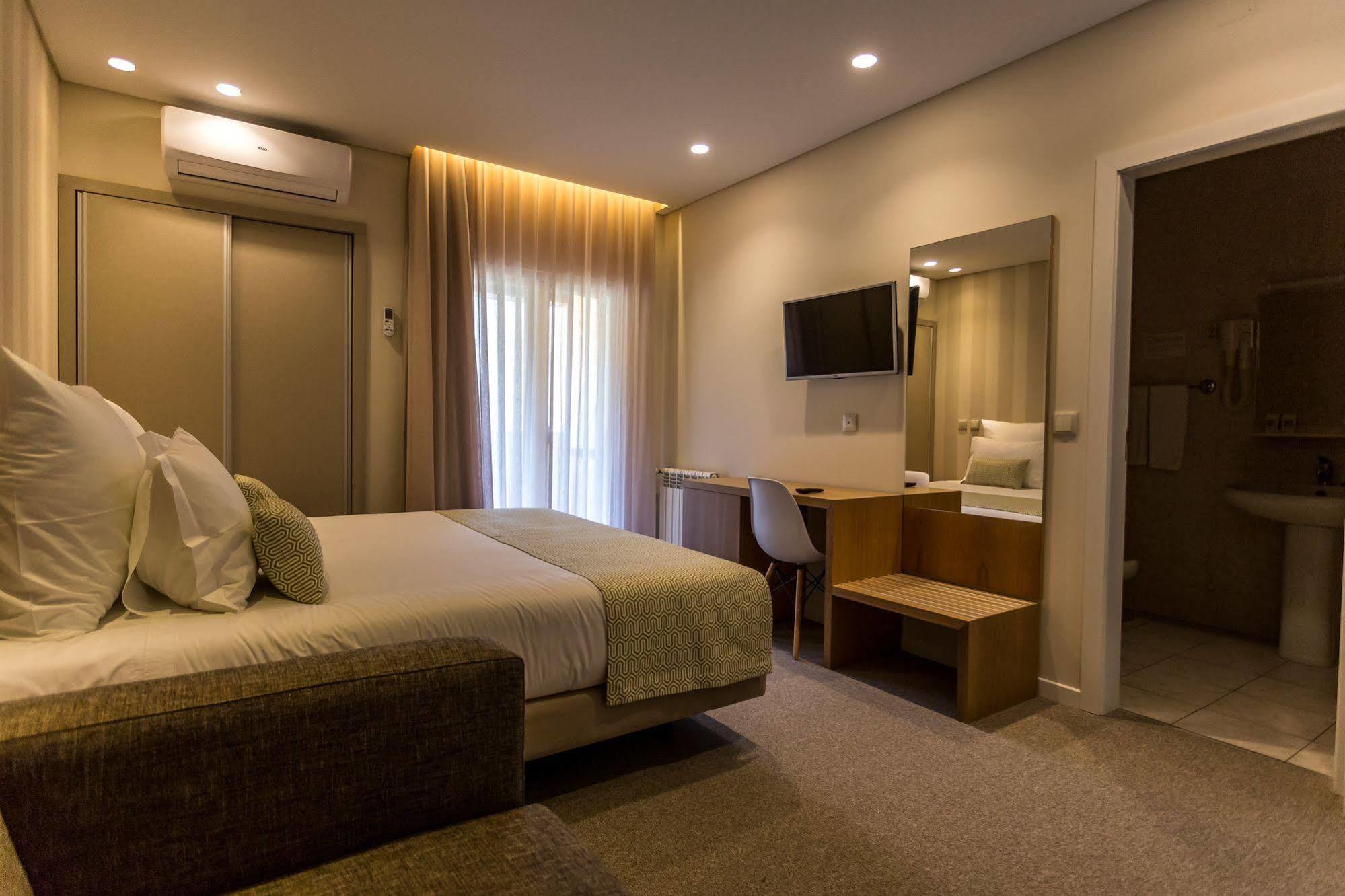Adelaide Hotel 2*