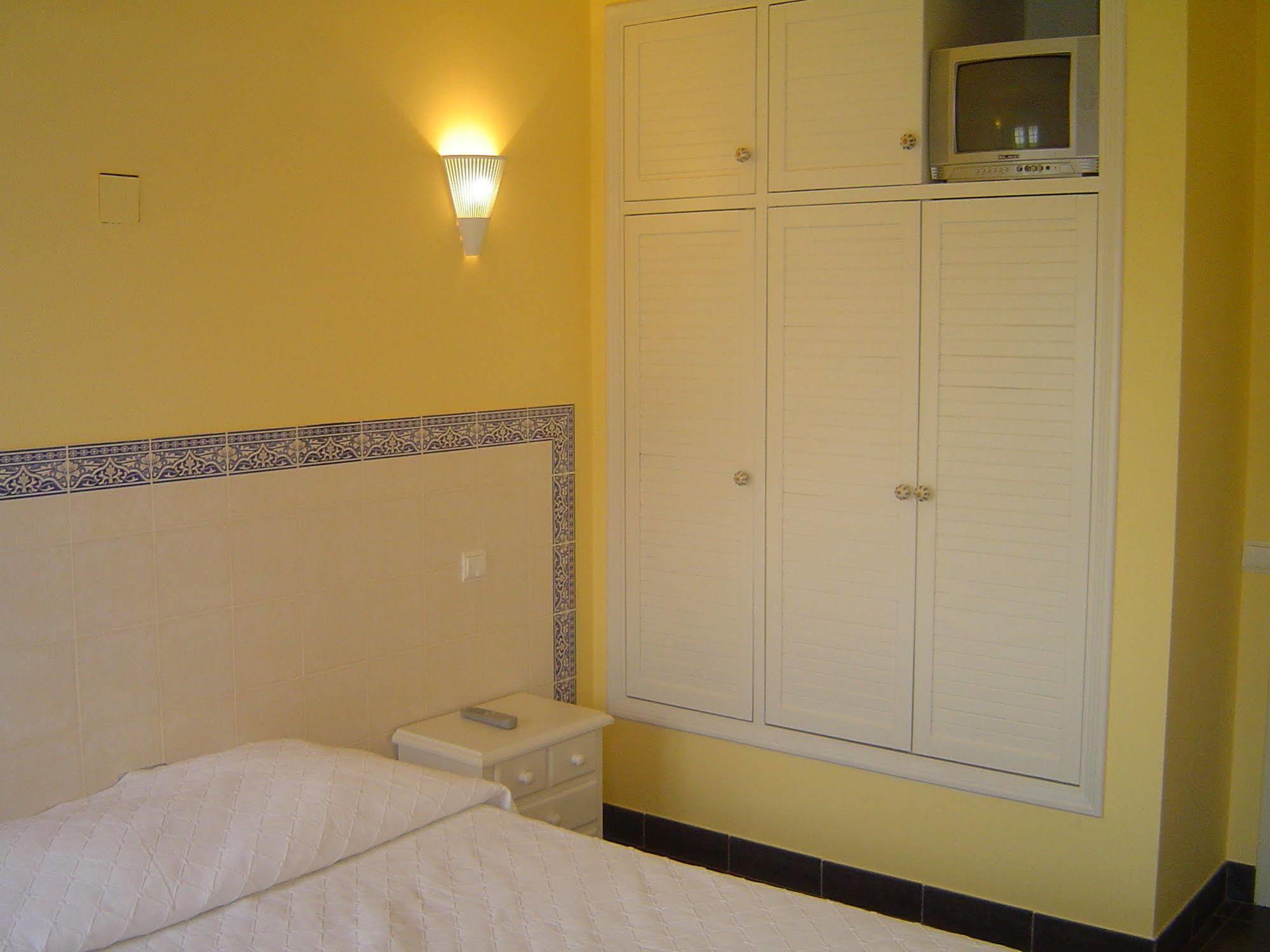Guest house Casa Pinha 3*