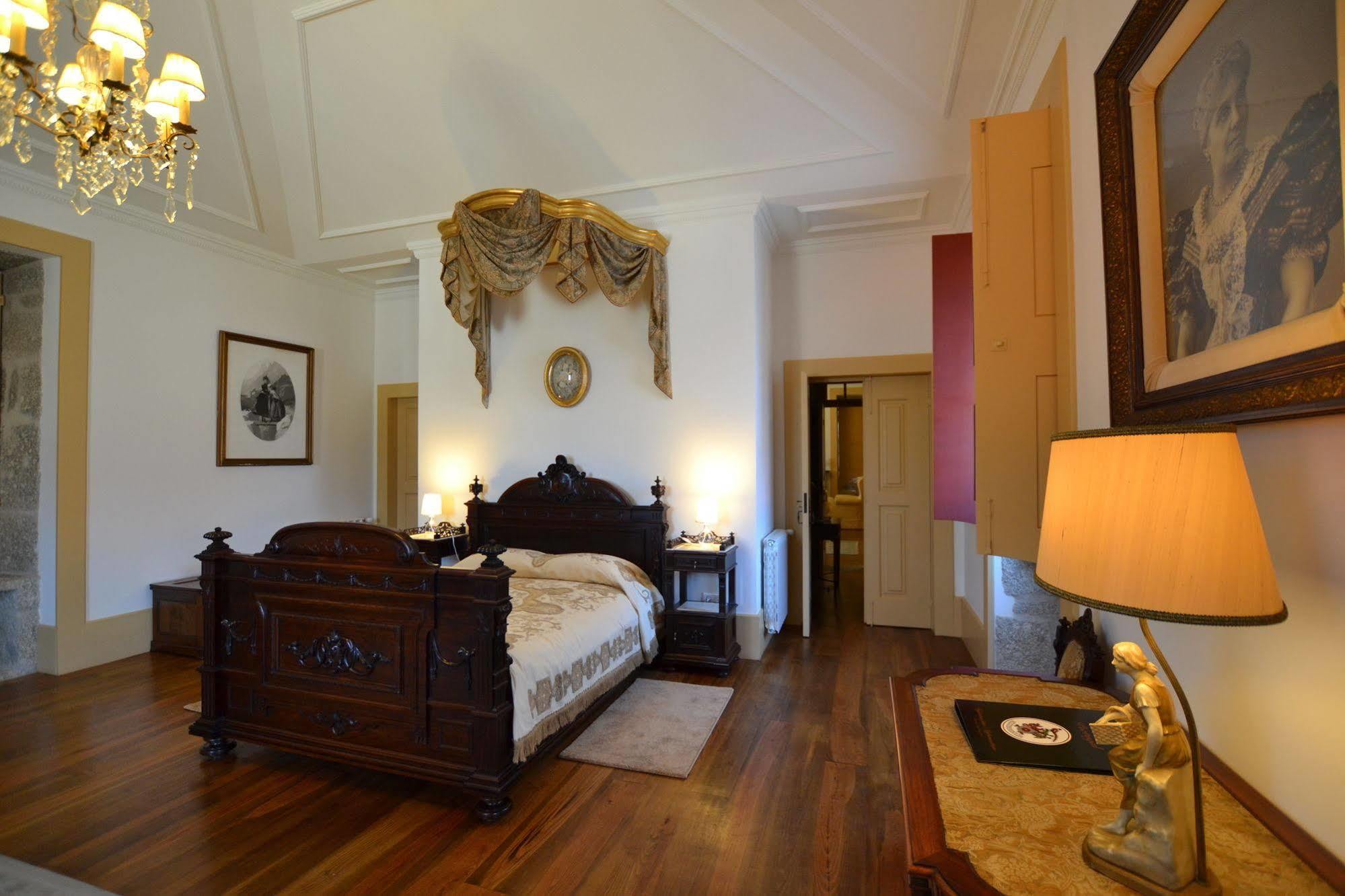 Casa Da Portela De Sampriz Acomodação com café da manhã  3*