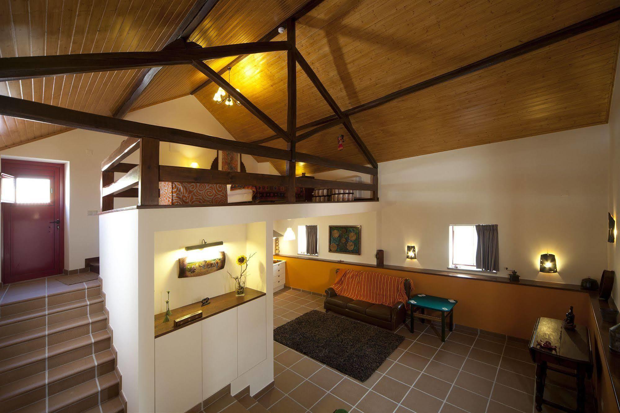 Artvilla Bed & Breakfast 4*