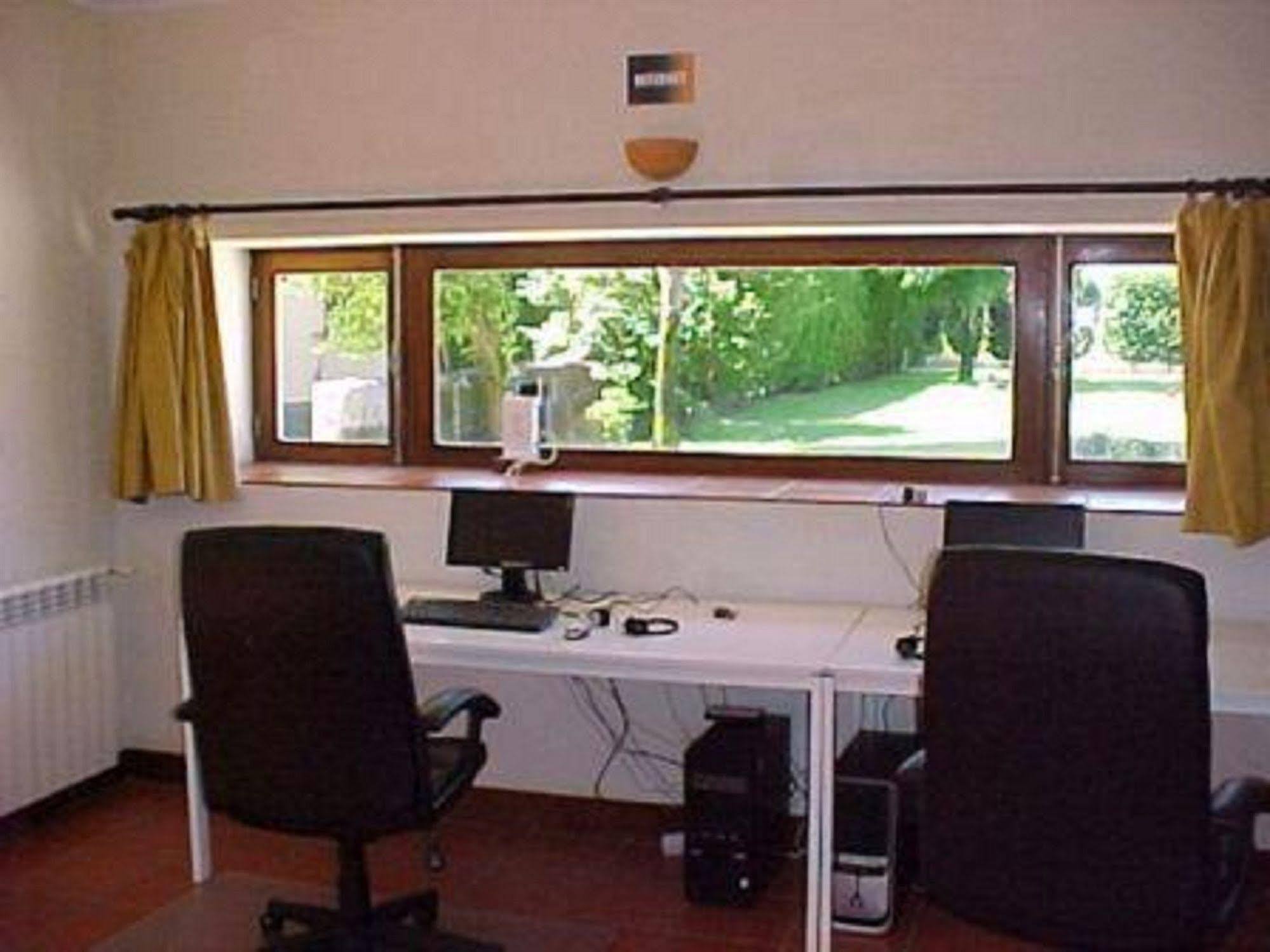 Stone Farm Hostel *