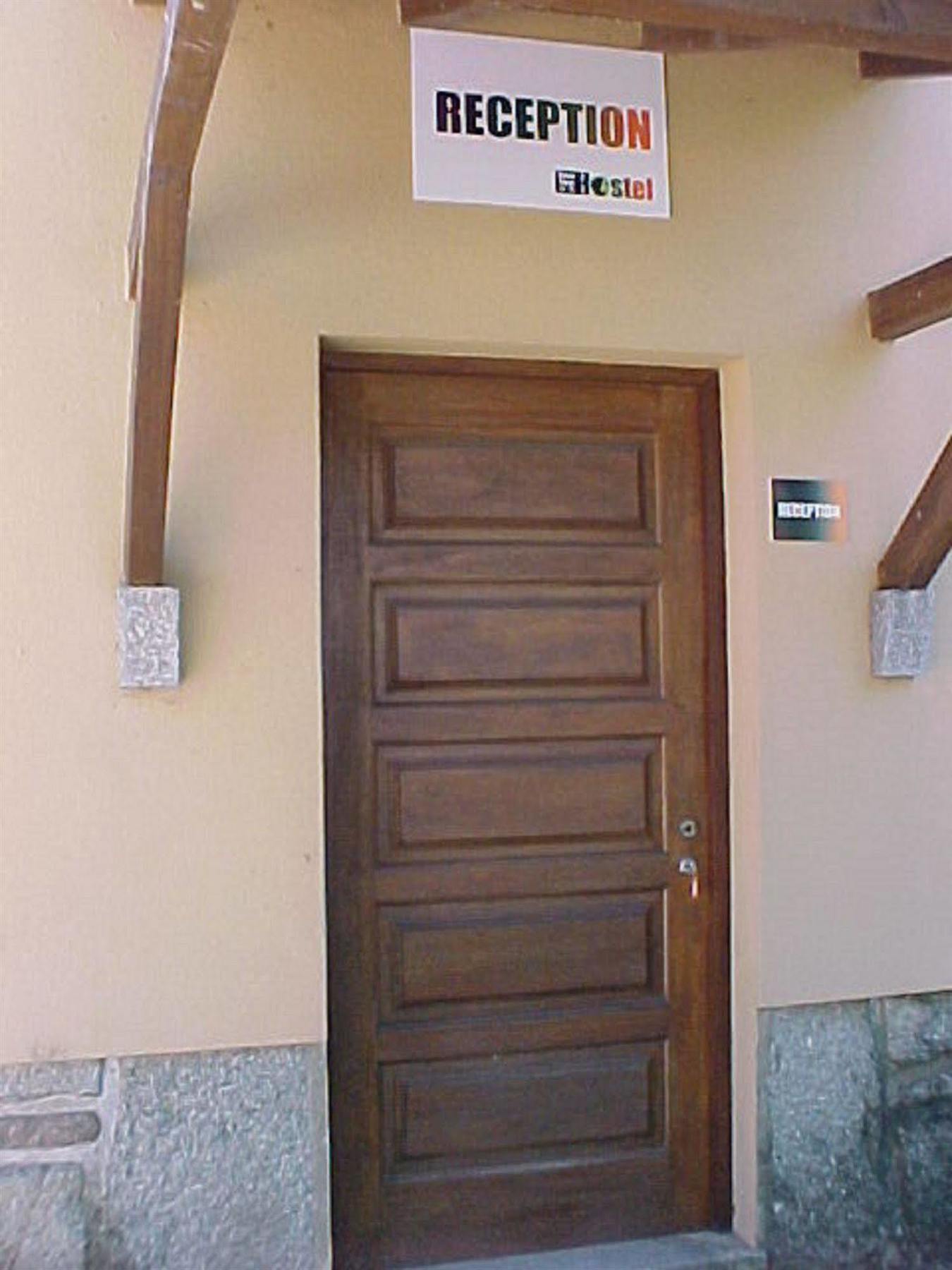 Stone Farm Hostel *