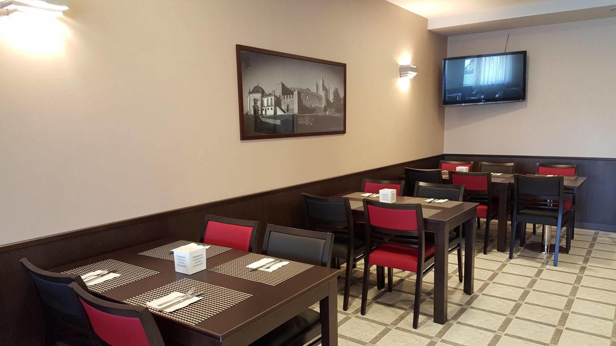 Hotel Feira Pedra Bela