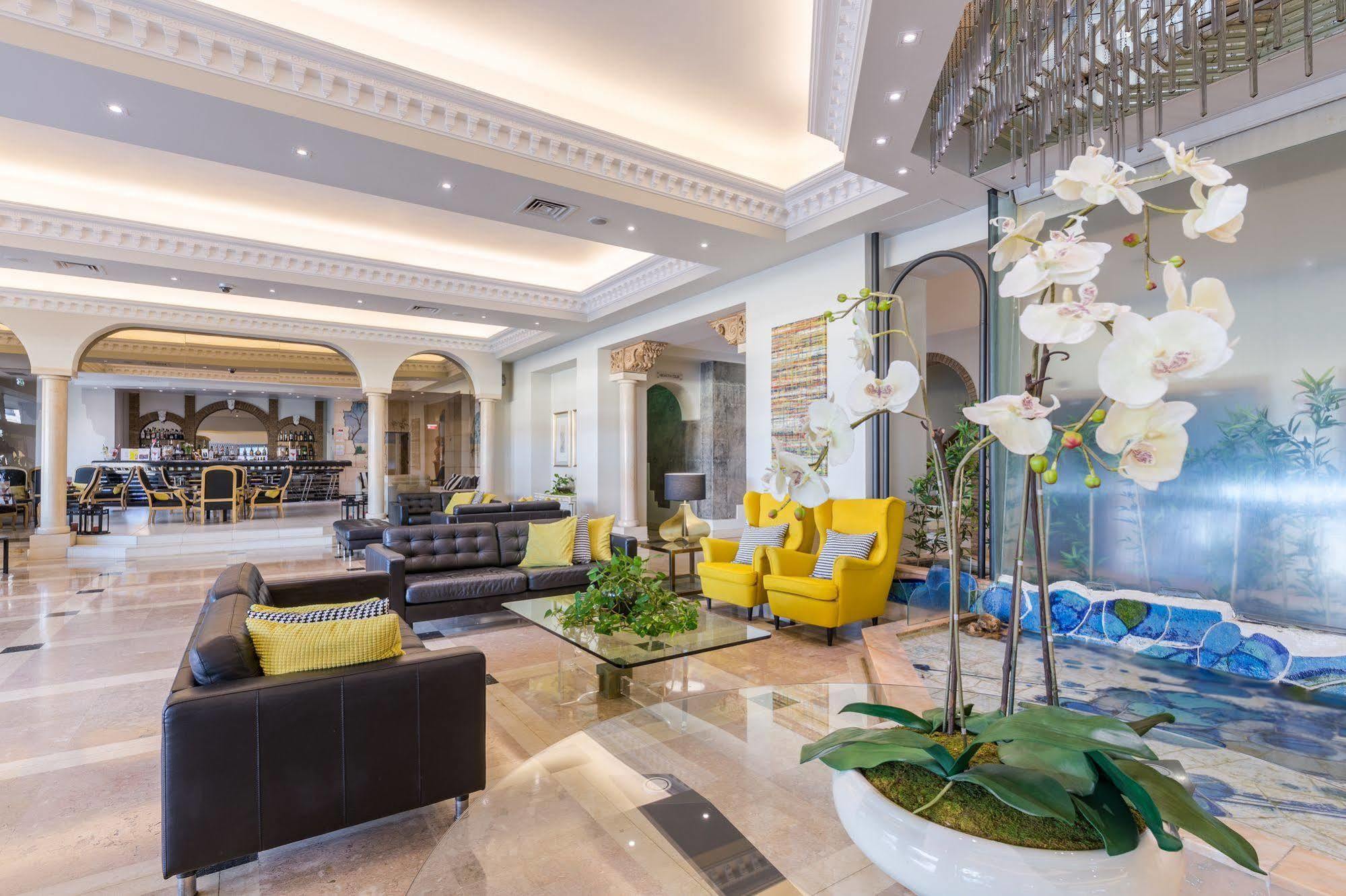 Aparthotel Luna Da Oura 4*