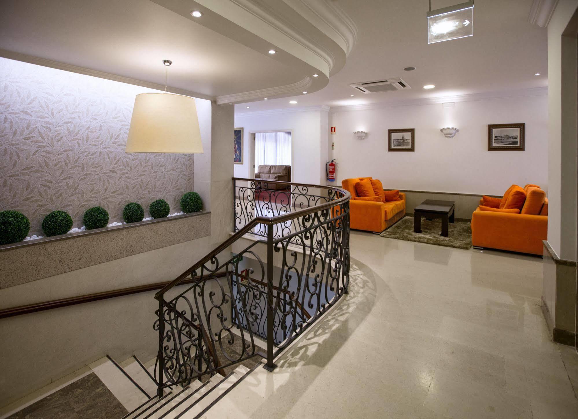 Hotel Avenida De 3*