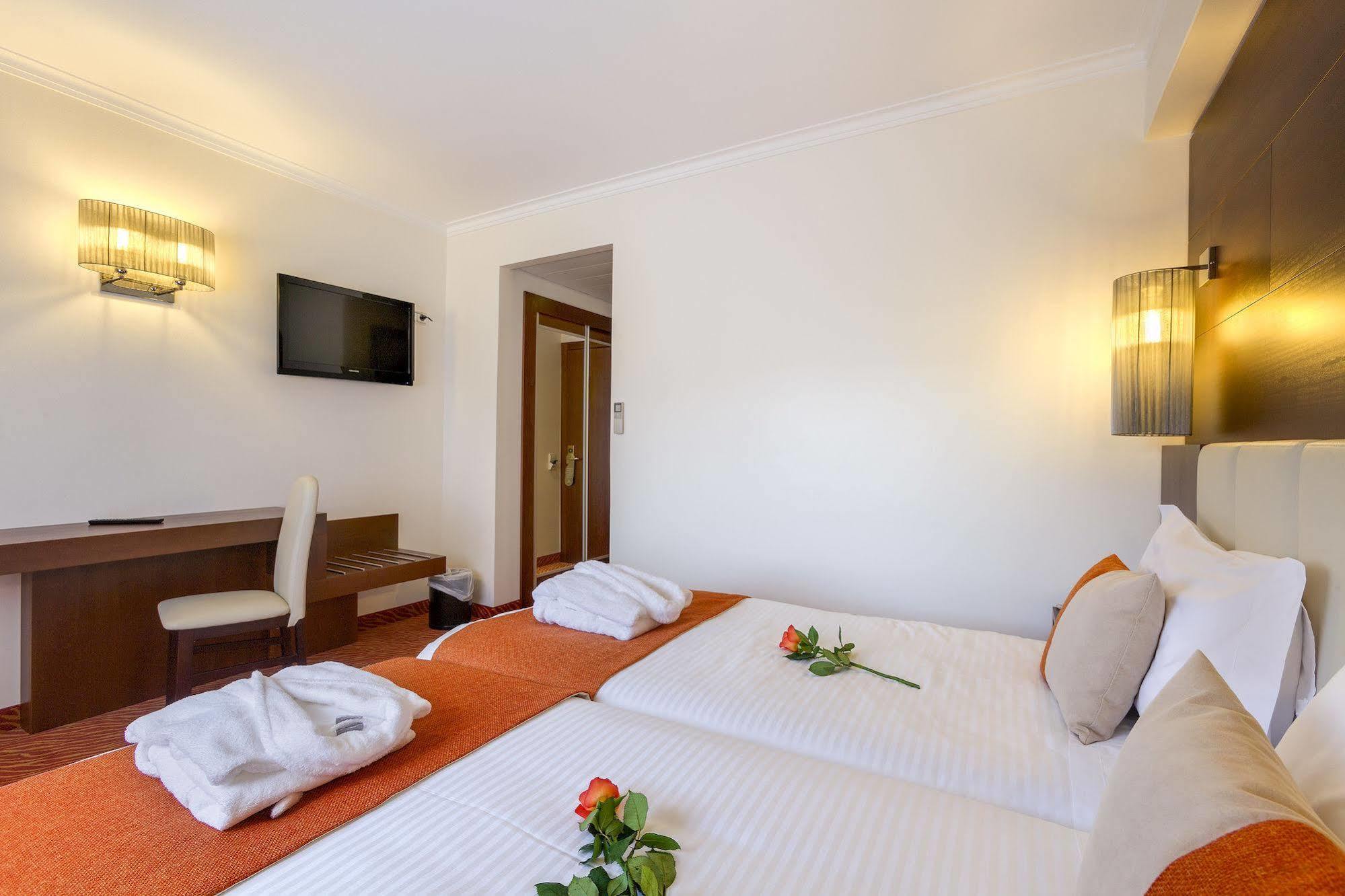 Avenida De Hotel Fatima
