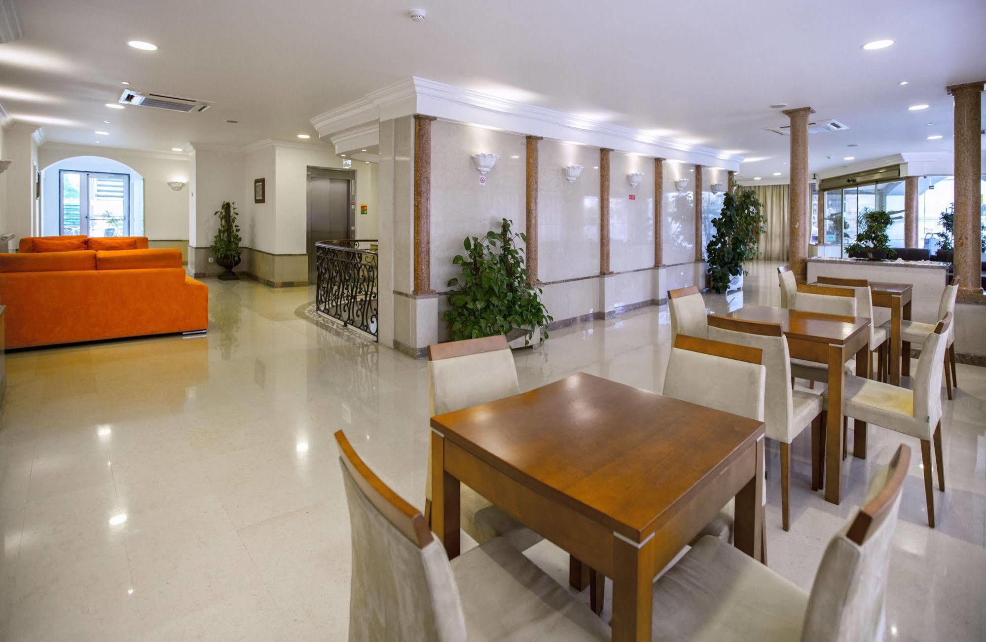 Avenida De Hotel Fatima