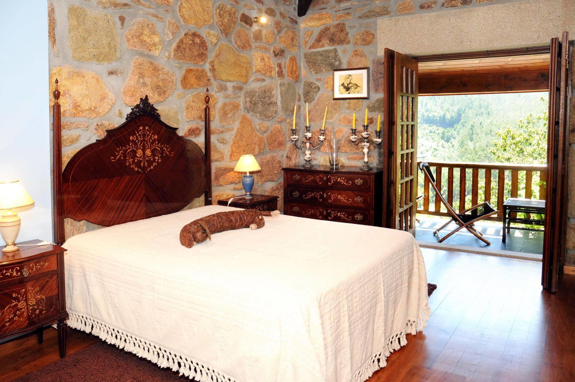 Quinta Escomoeiras Farm stay *
