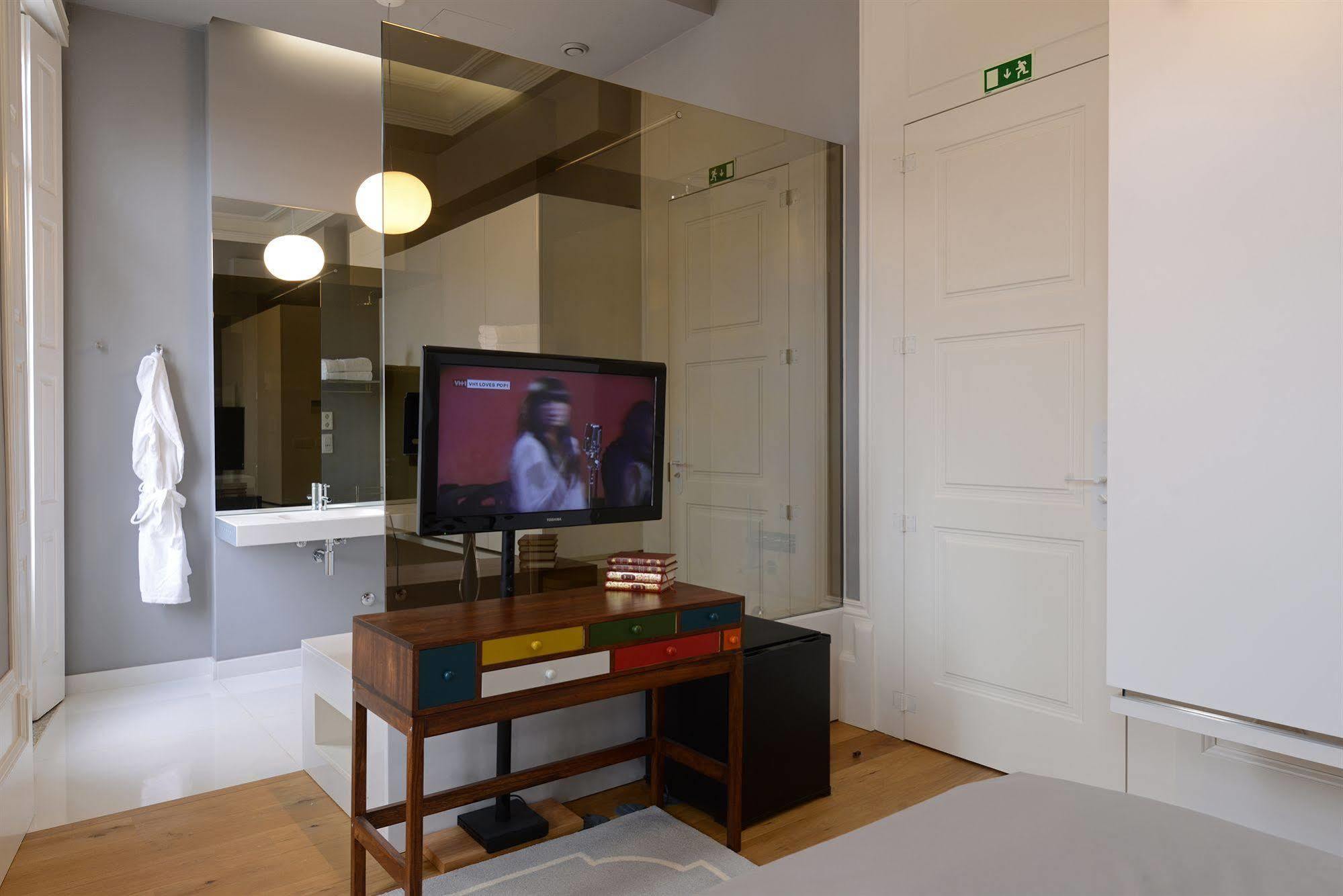 Emaj Boutique Hotel 4*