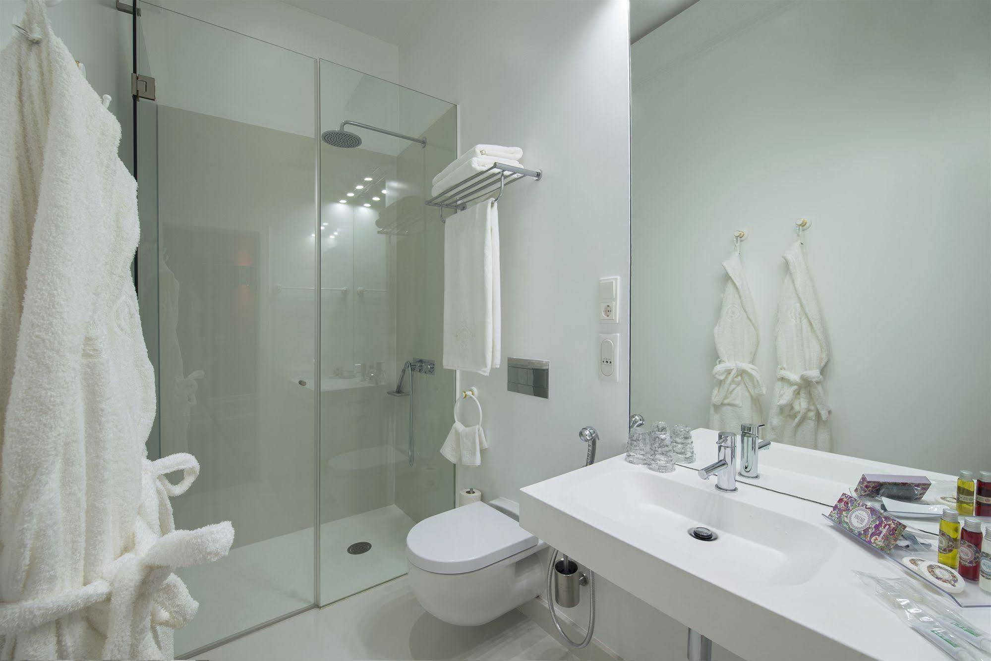 Emaj Boutique Hotel 4*