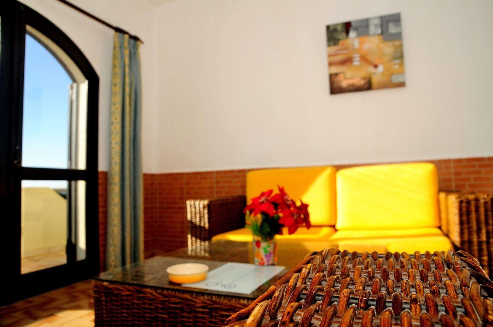 Tonel Turisticos Apartahotel