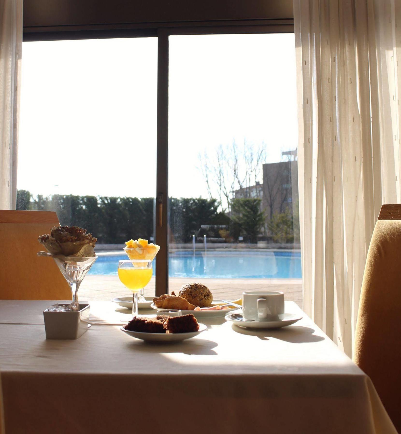 Hotel Meia Lua 3*