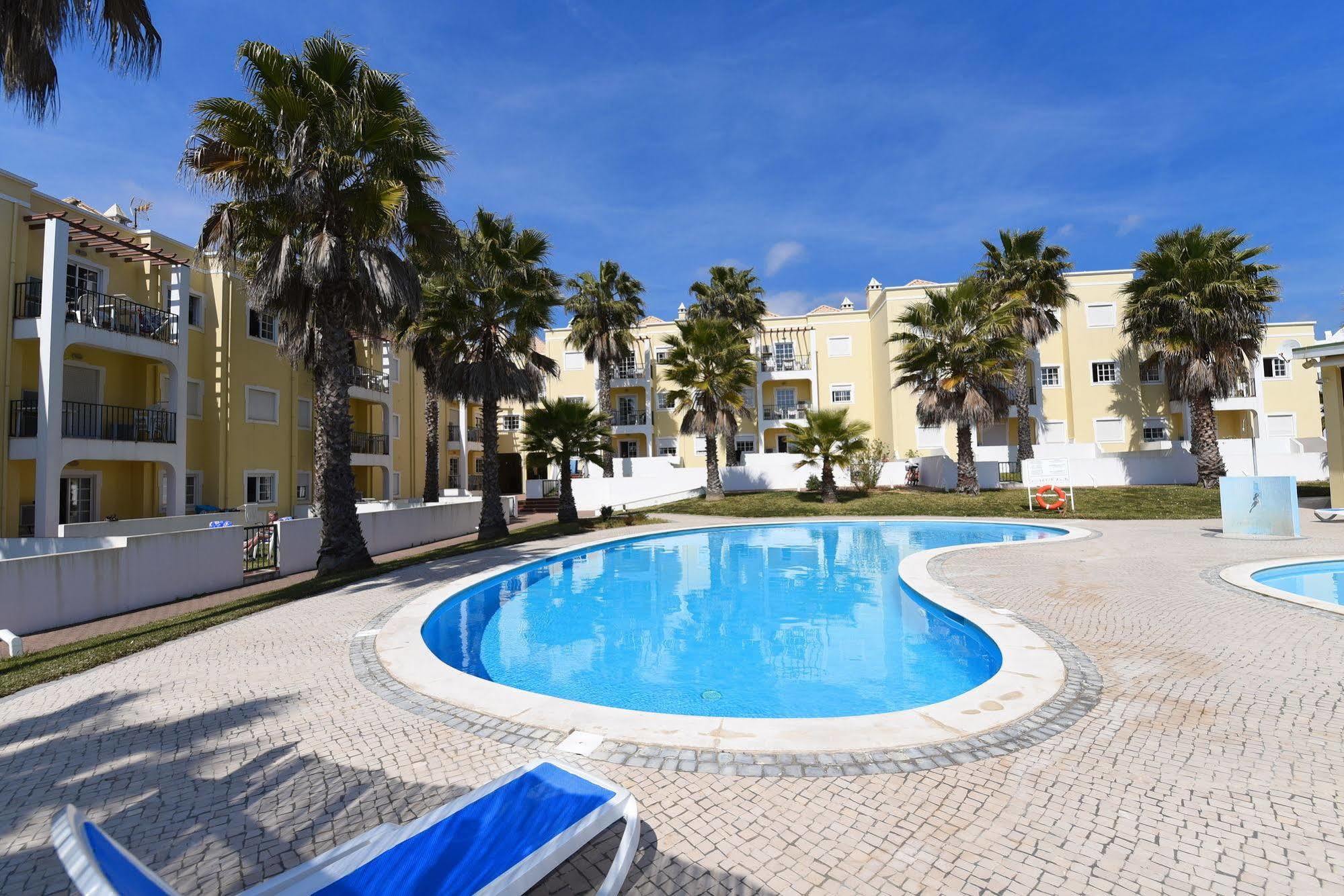 Da Lota - Beachfront Aparthotel Manta Rota