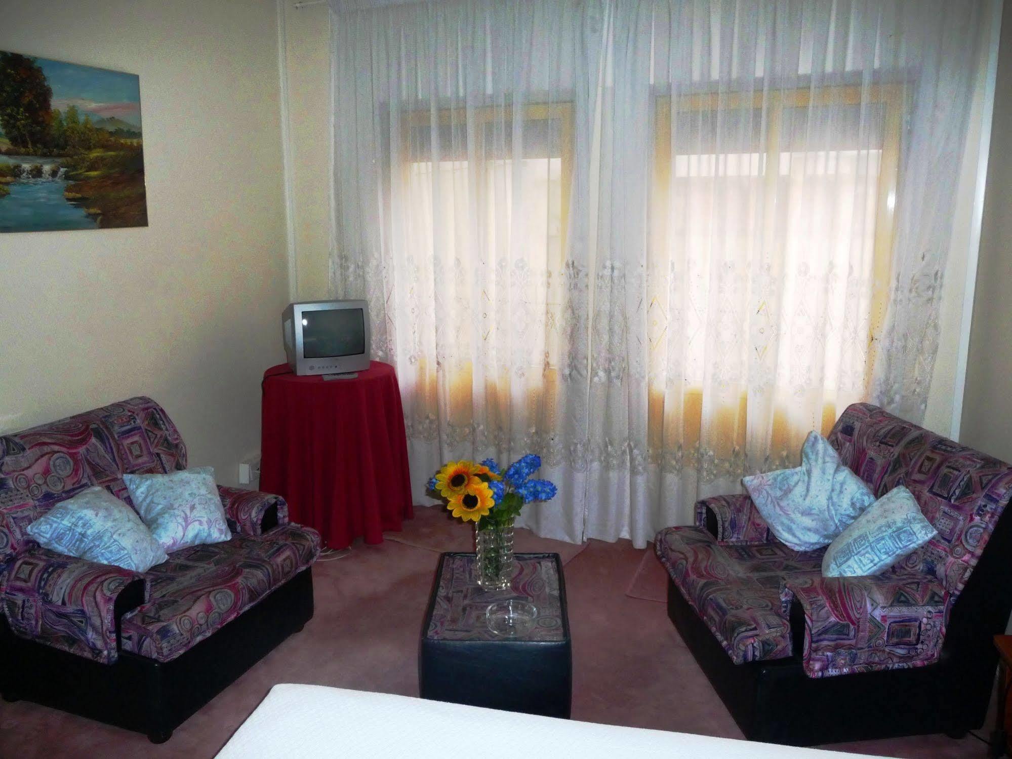 D. Carlos Residencial Pensión Caldas Da Rainha