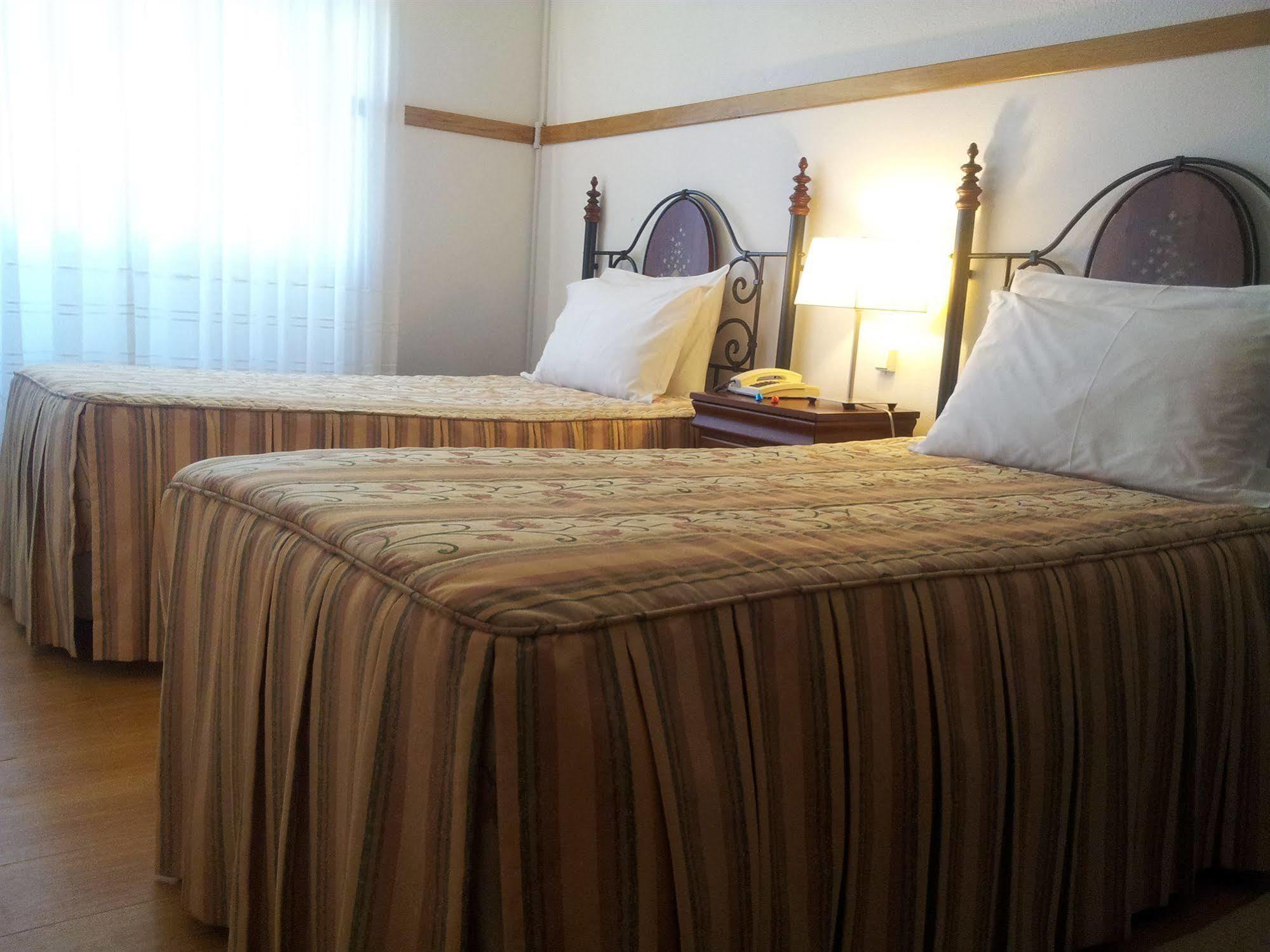 Laurus Hotel 2*