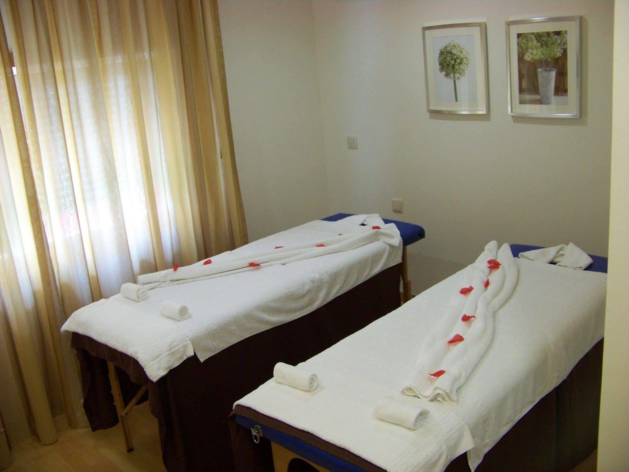 Laurus Hotel 2*