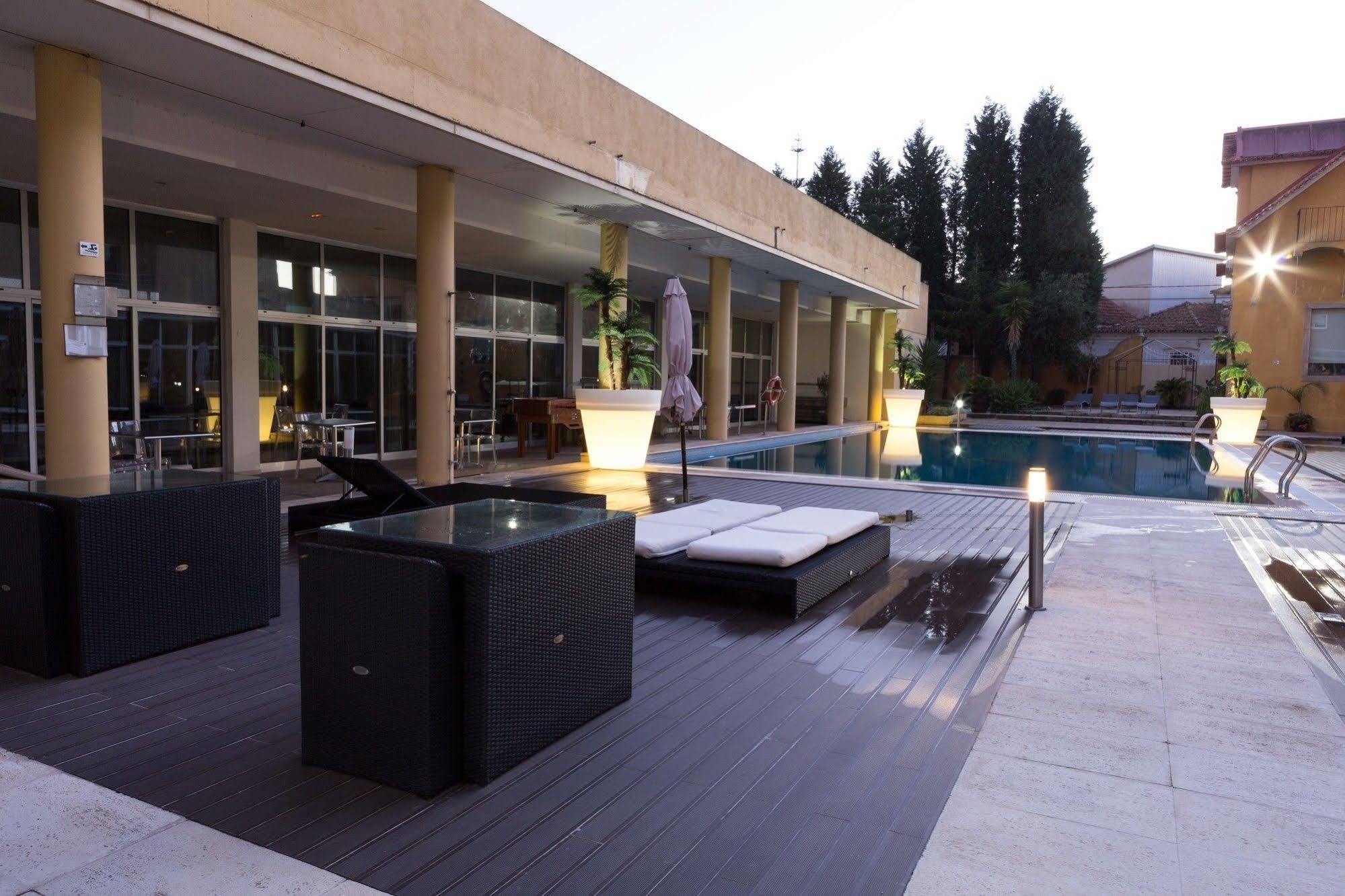 Hotel De Plaza & 4*