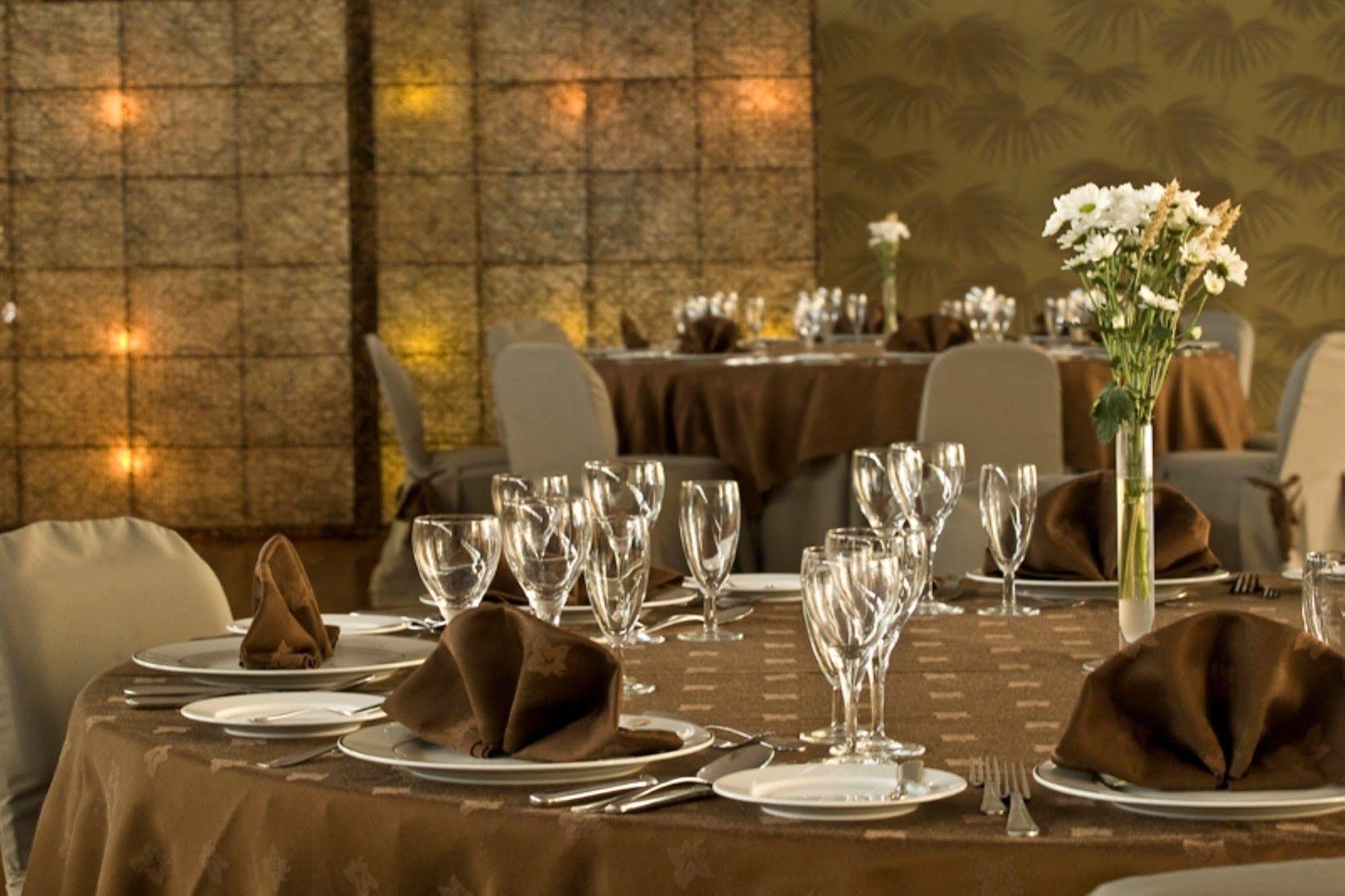 Hotel De Plaza &