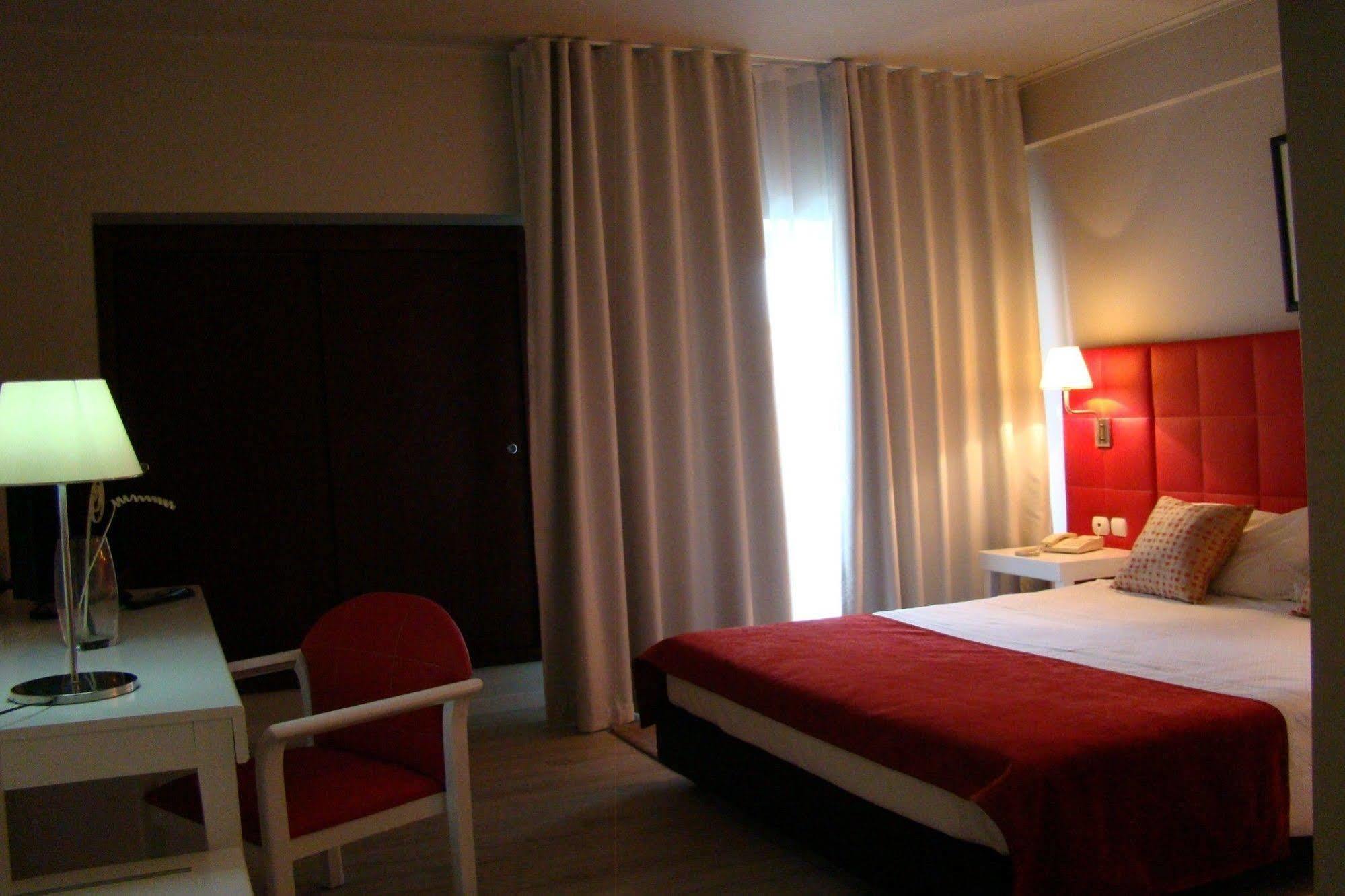 Hotel De Plaza &
