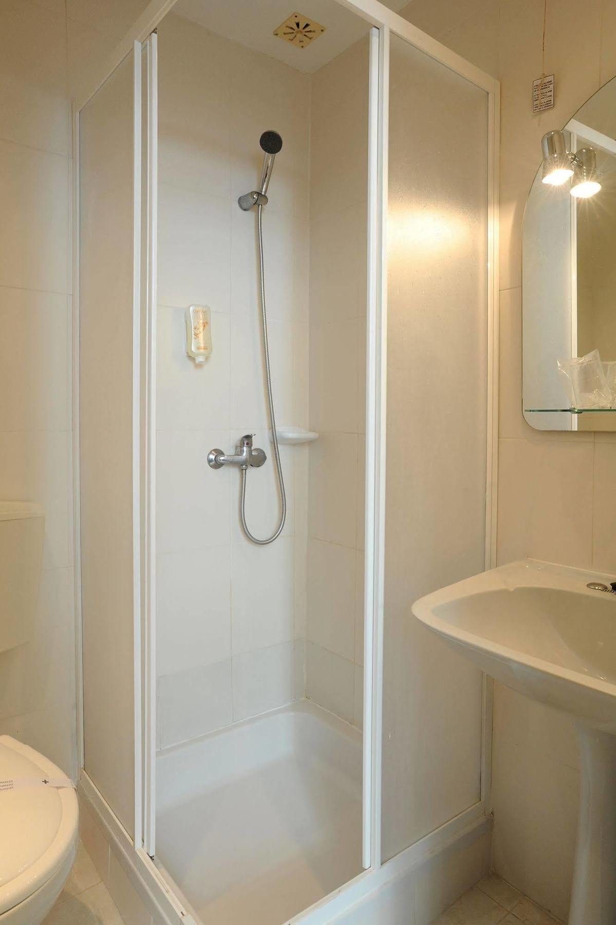 Central Guest House 3*