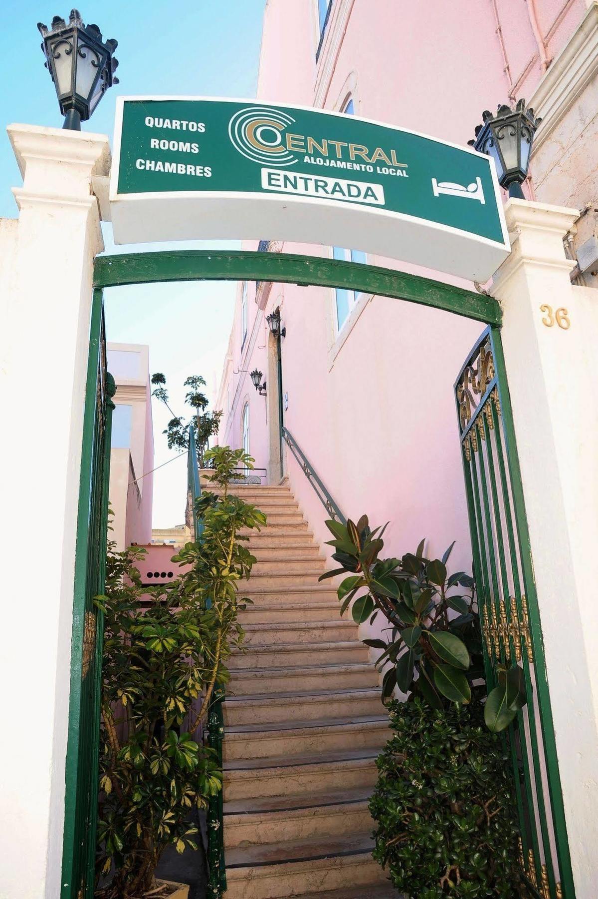 Central Guest House 3*