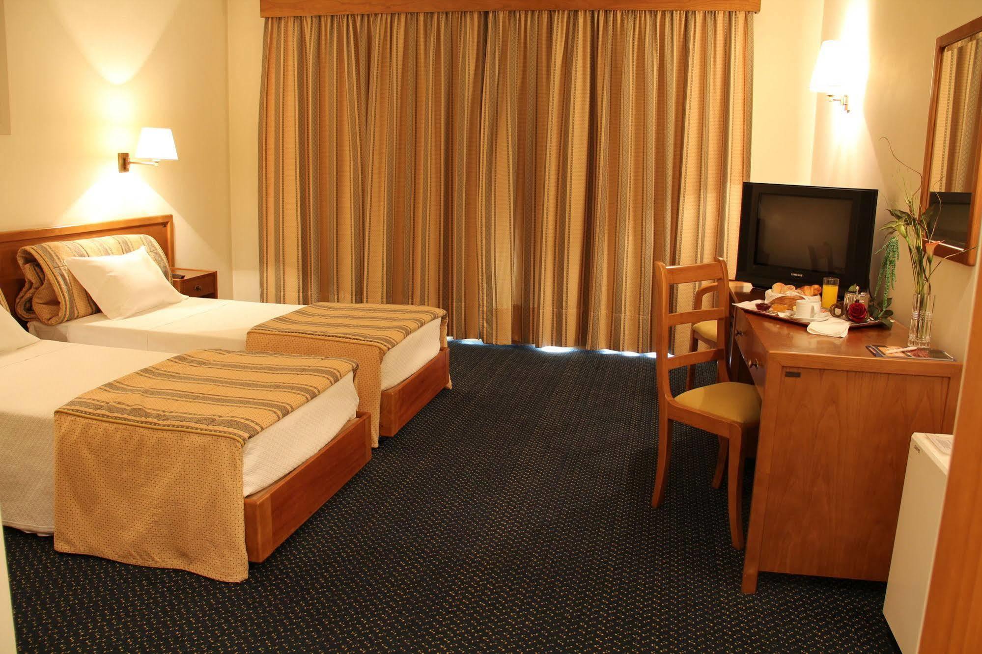 Hotel Dos Loios 2*