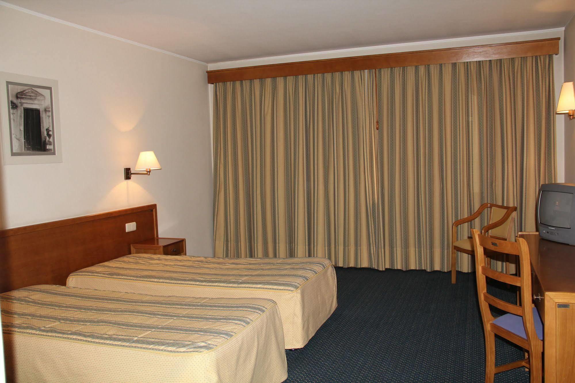 Hotel Dos Loios 2*