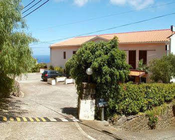 Al Moniz Guest house