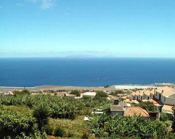 Al Moniz Guest house