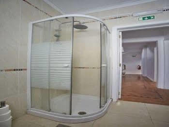 Guest house Naga Laut Surf Villa Costa da Caparica