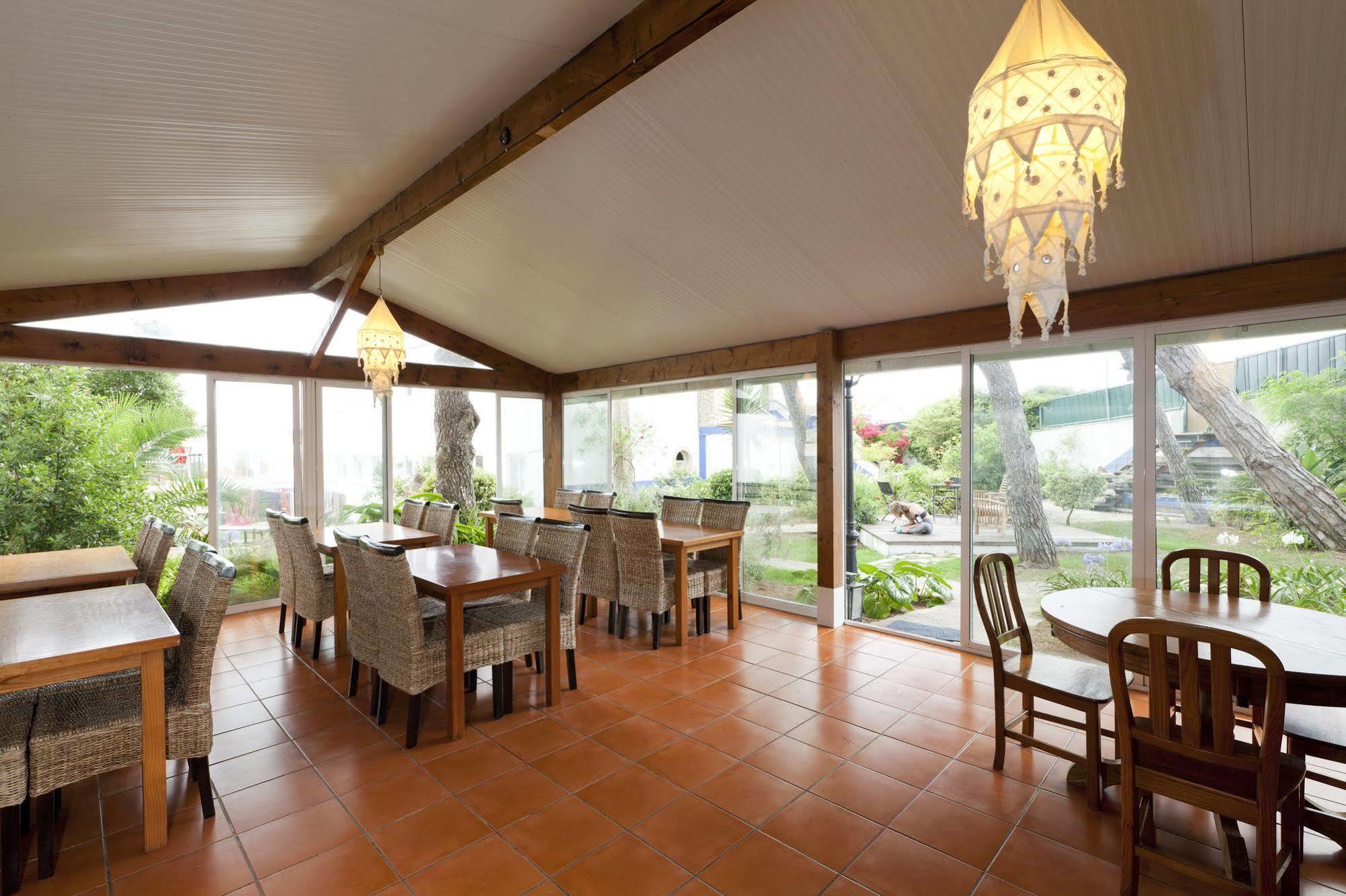 Amar Hostel&suites Gasthuis 2*