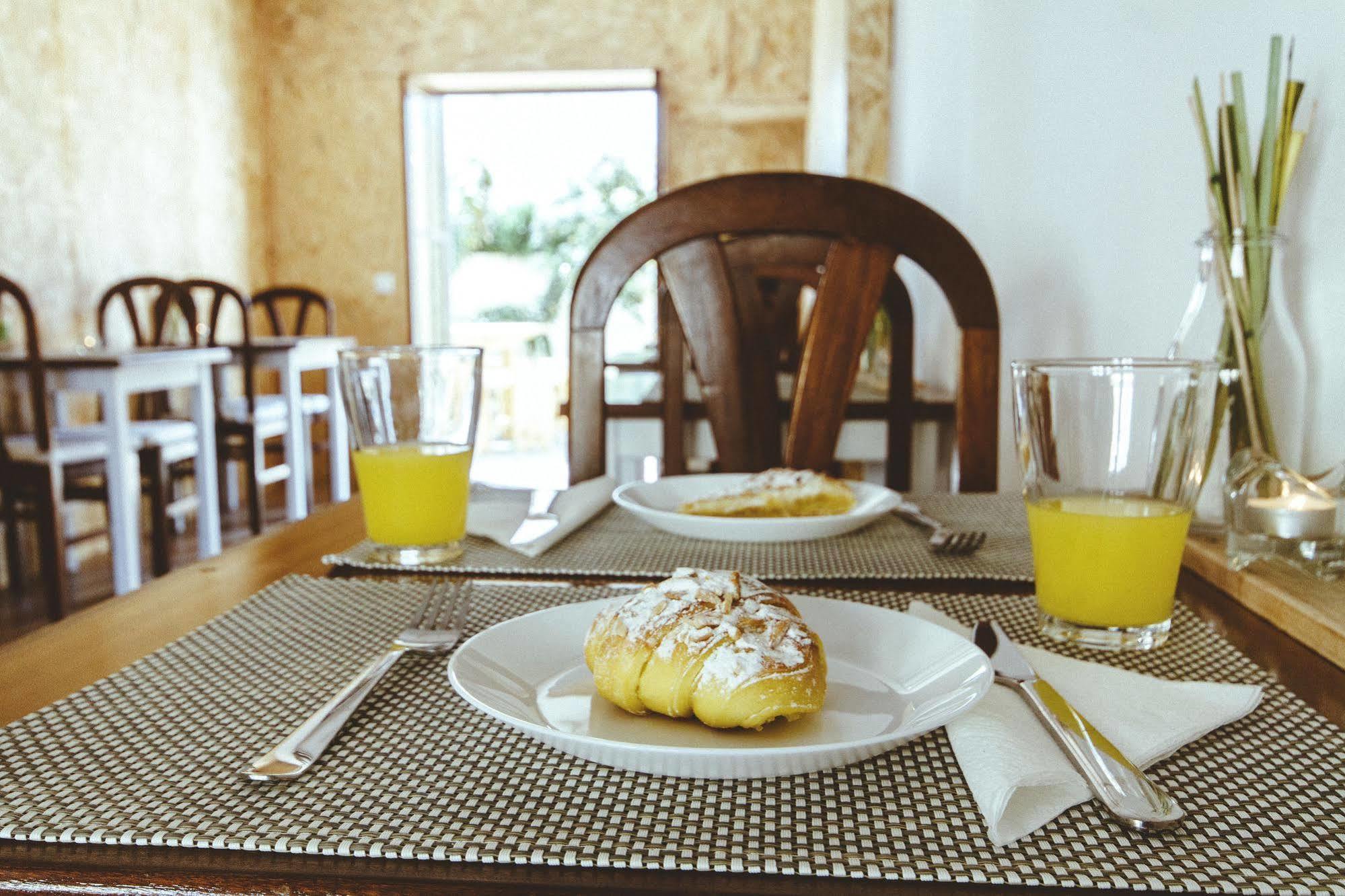 Cliff Surf House Hostal