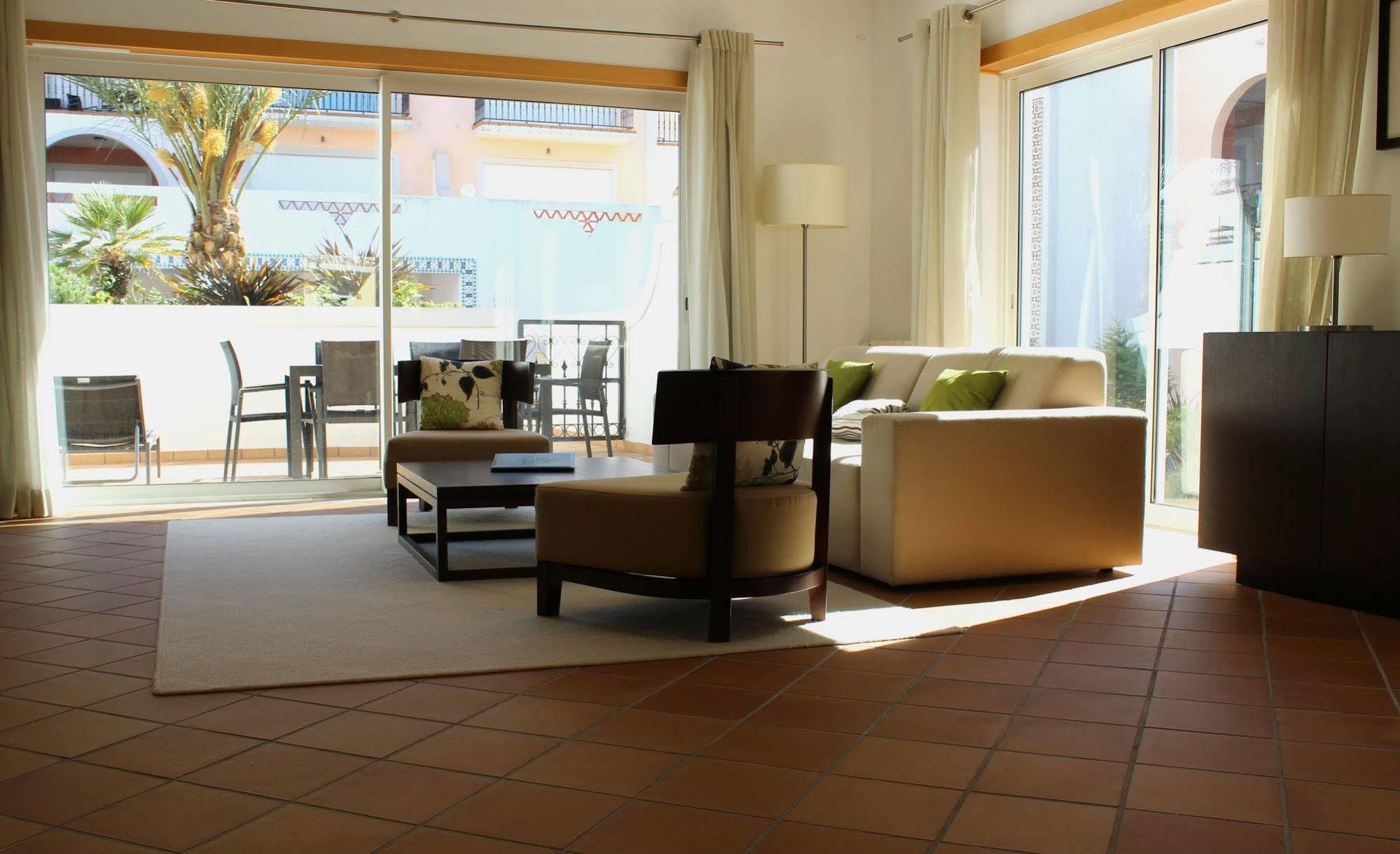 Del Rey Residences 4*