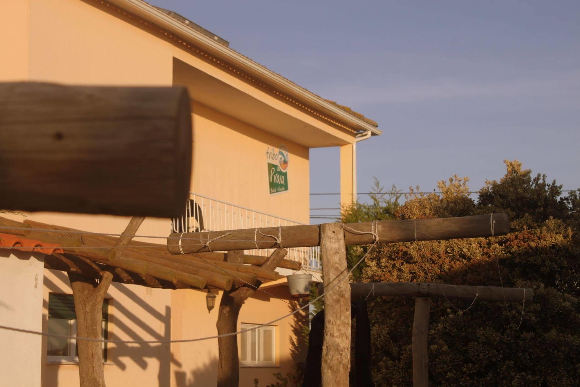 Tribo Da Praia - Almagreira Surf Albergue *