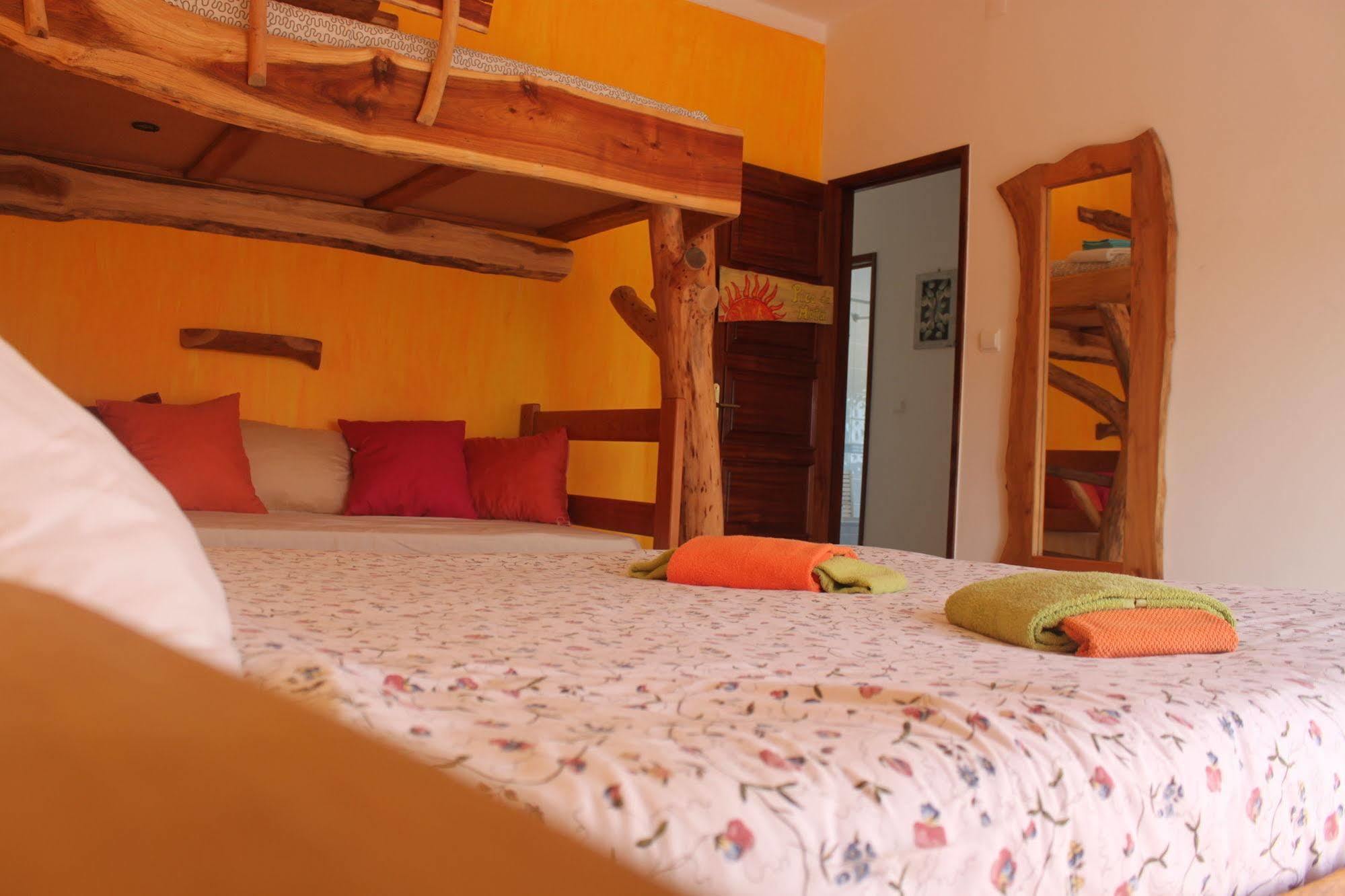 Hostel Tribo Da Praia - Almagreira Surf Peniche
