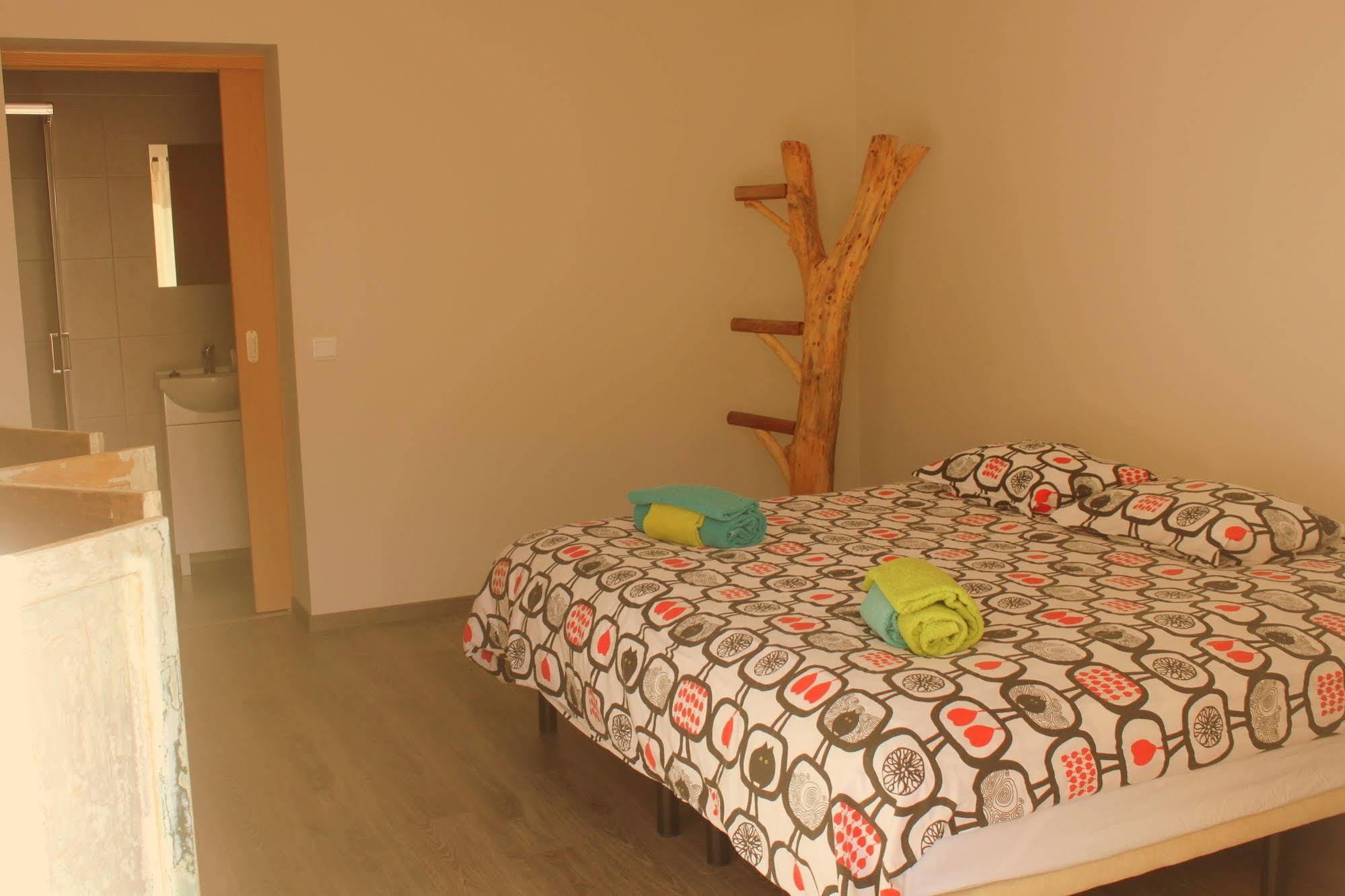 Hostel Tribo Da Praia - Almagreira Surf Peniche