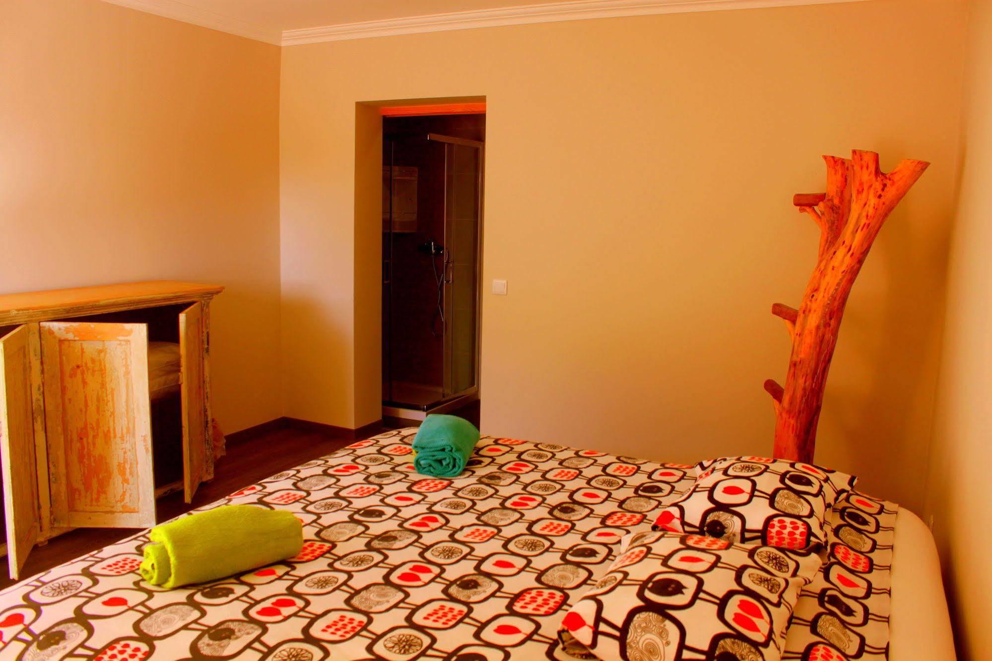 Tribo Da Praia - Almagreira Surf Albergue *