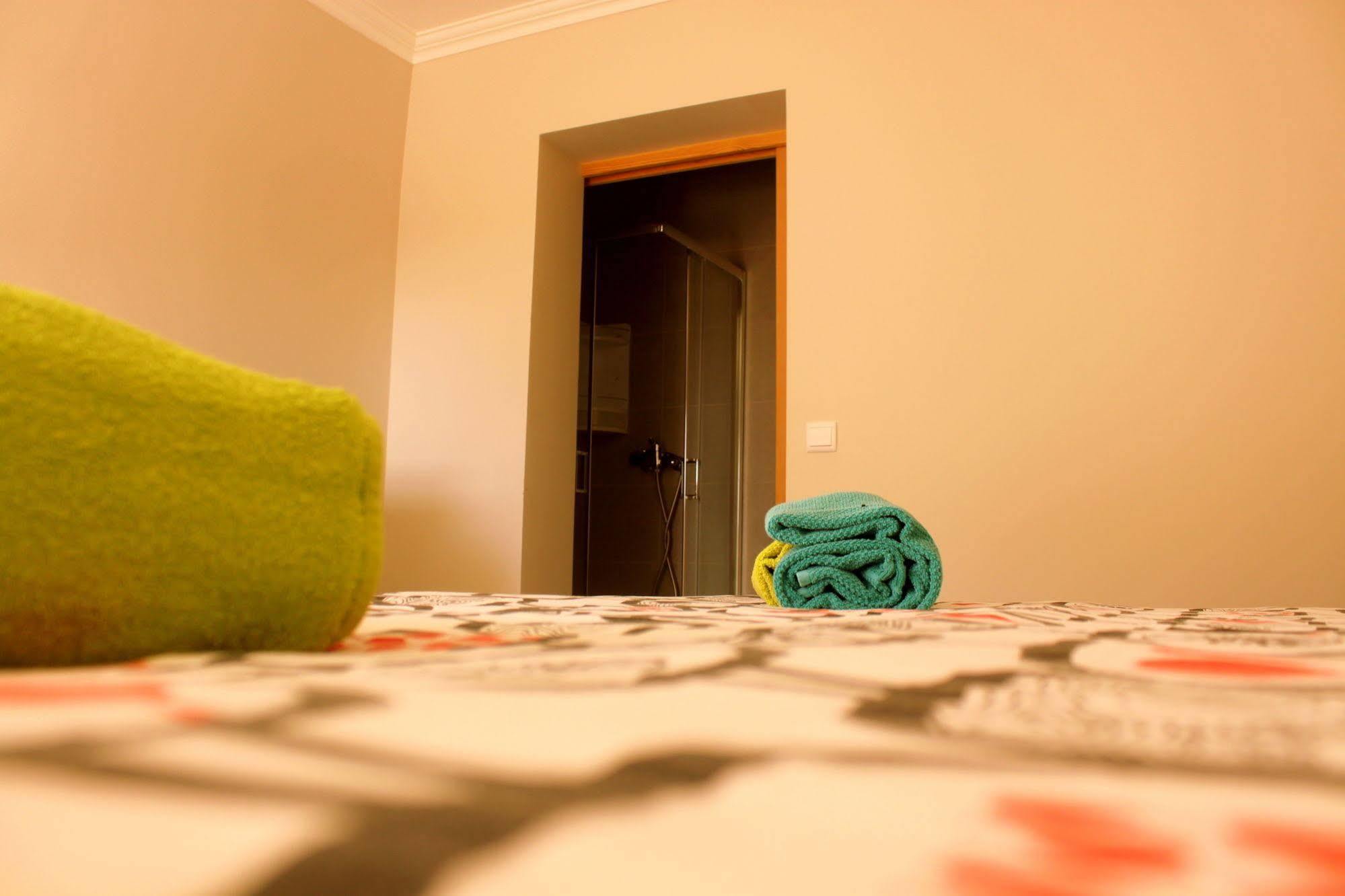 Hostel Tribo Da Praia - Almagreira Surf Peniche