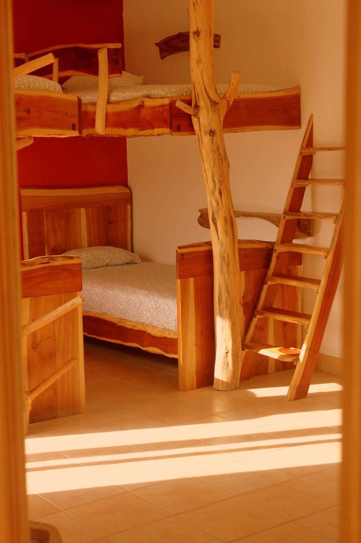 Hostel Tribo Da Praia - Almagreira Surf