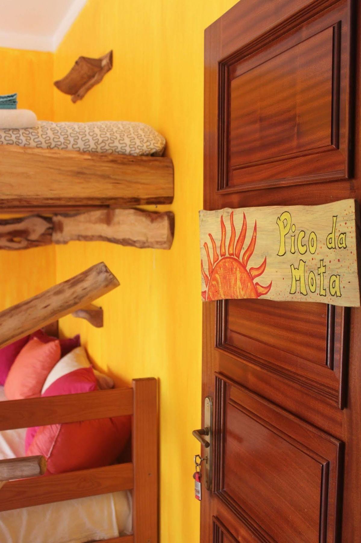 Hostel Tribo Da Praia - Almagreira Surf Peniche