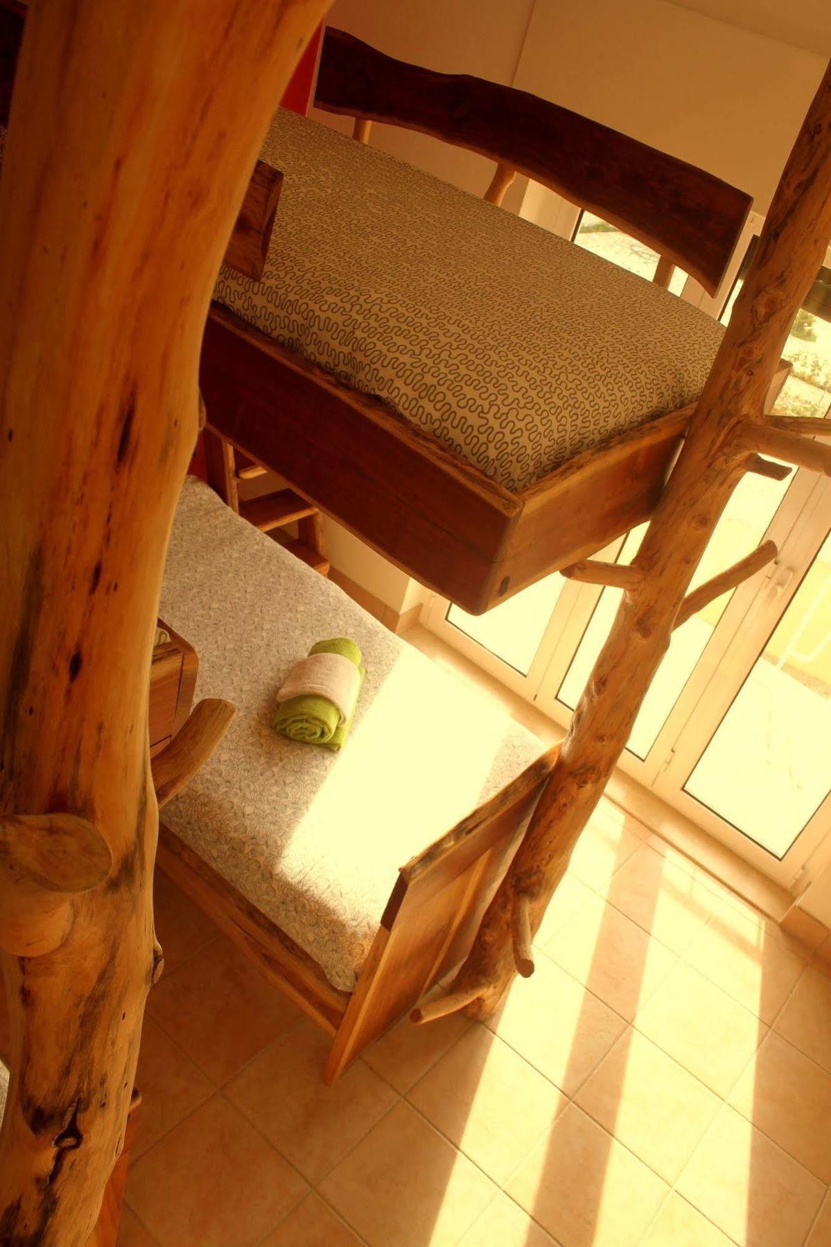 Tribo Da Praia - Almagreira Surf Hostel