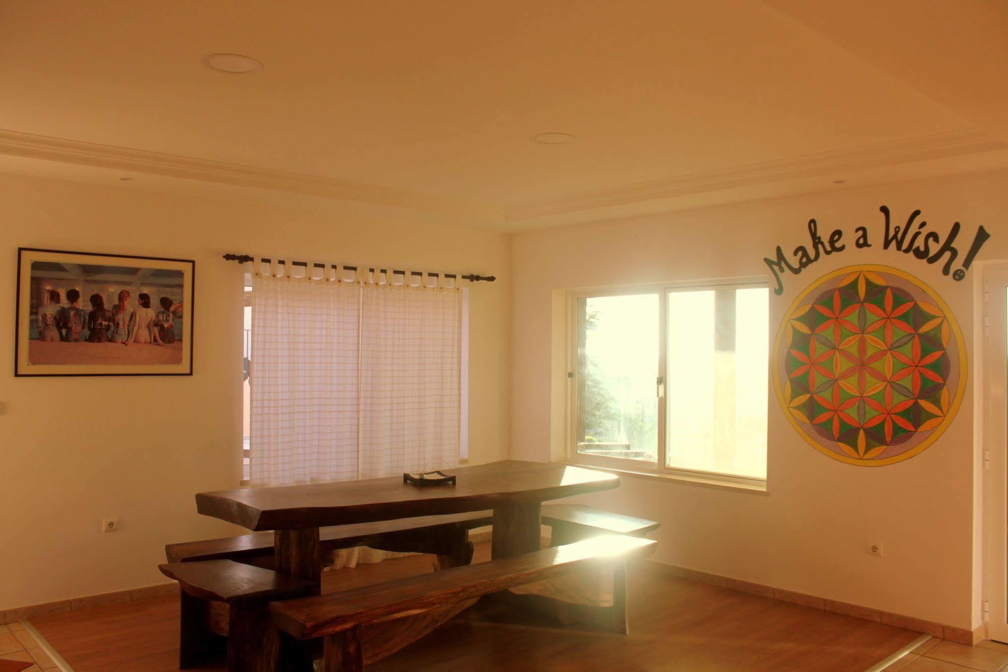 Tribo Da Praia - Almagreira Surf Hostel Peniche