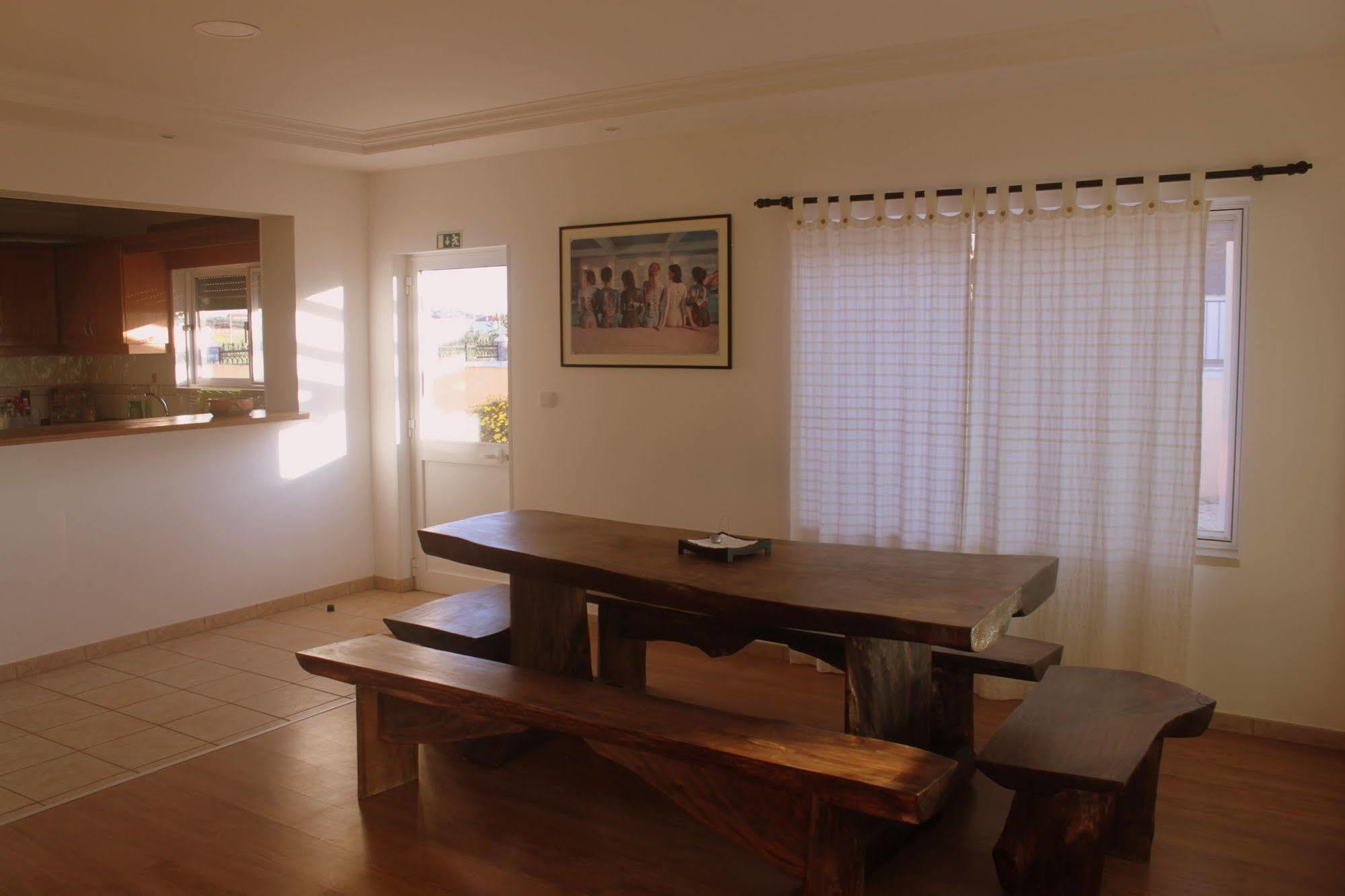 Hostel Tribo Da Praia - Almagreira Surf Peniche