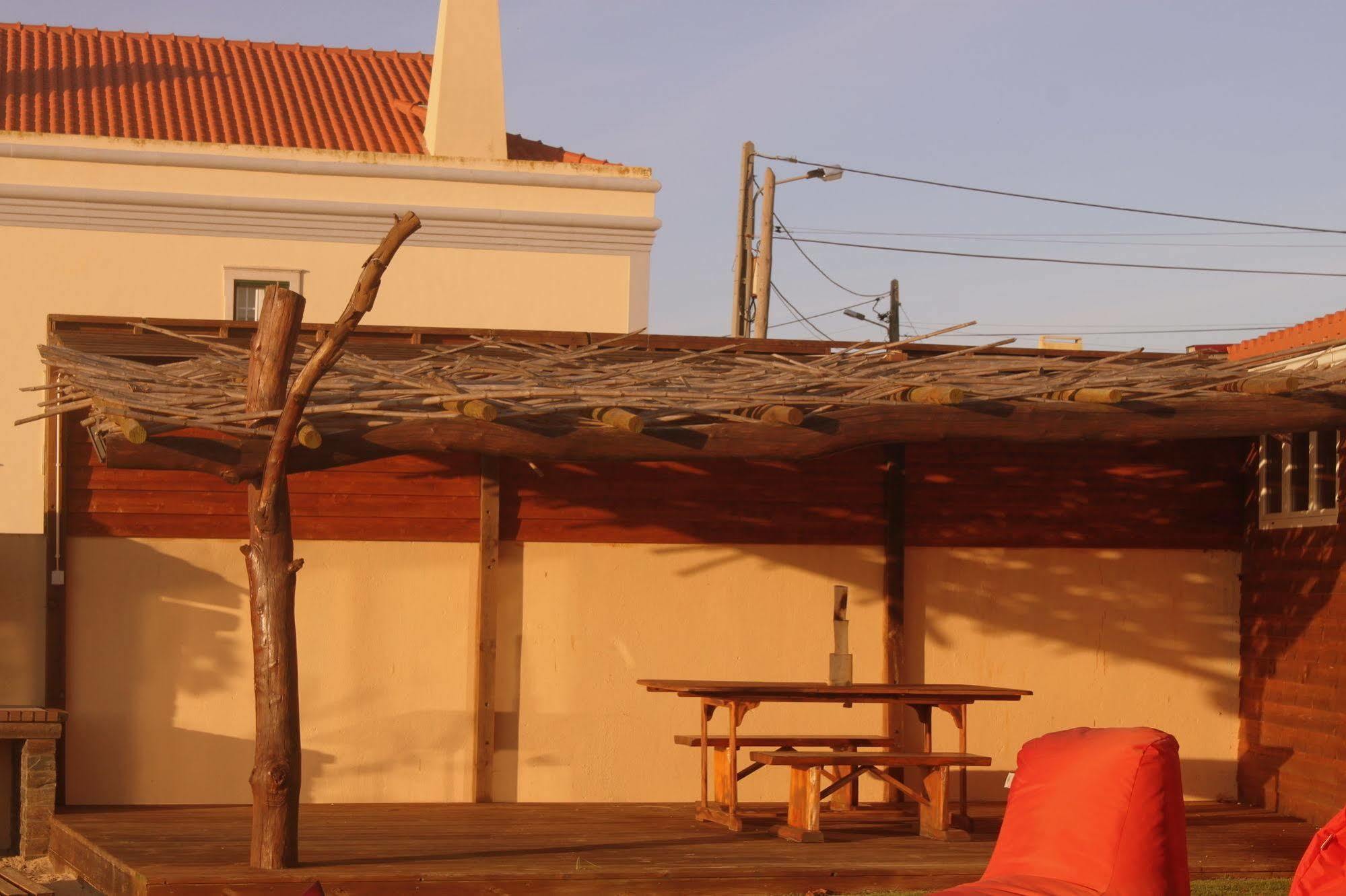 Tribo Da Praia - Almagreira Surf Hostel Peniche